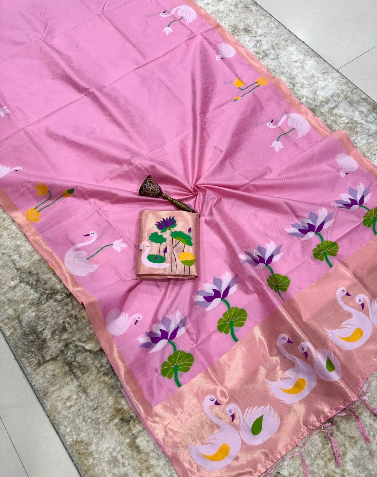 A987 - 50 Swan Lotus Paithani (2).JPG