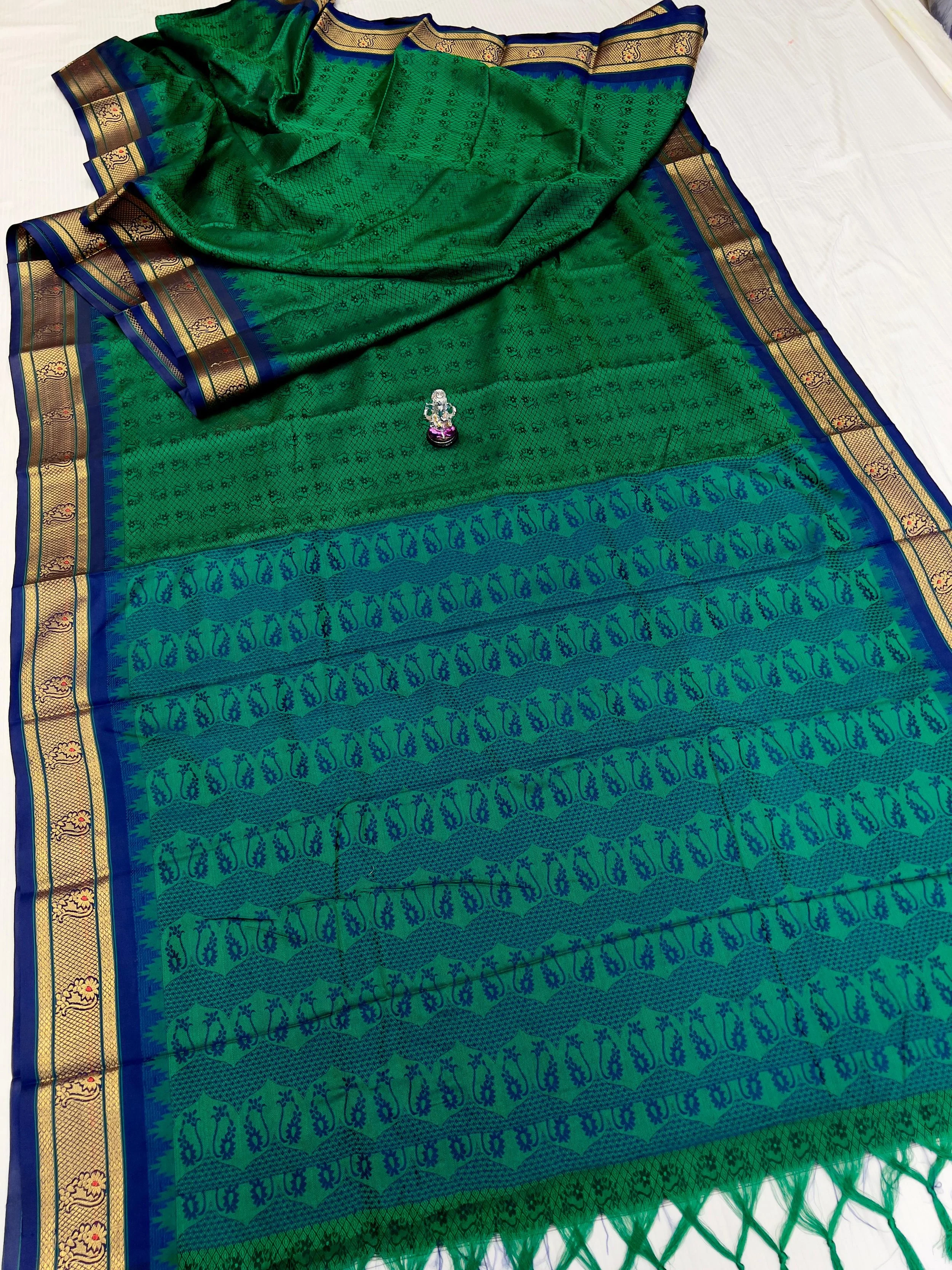 💚 Royal Green Khann Paithani Saree – Classic Nath Butti Elegance with Rich Blue Paithani Pallu 💚