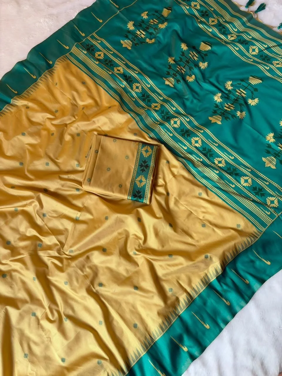 A1113 - 65 Handloom Soft silk saree.JPG