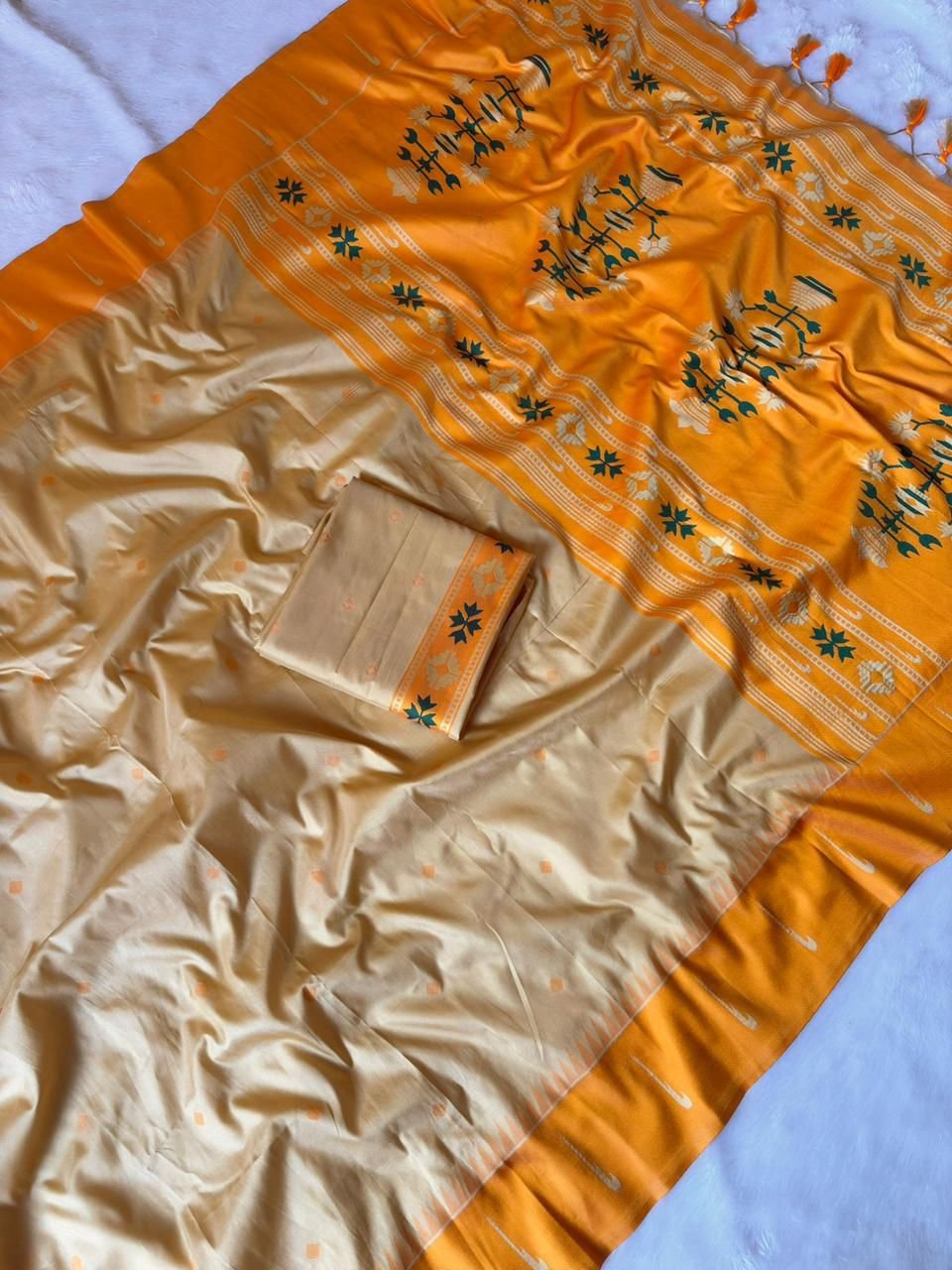 A1113 - 65 Handloom Soft silk saree 1.JPG