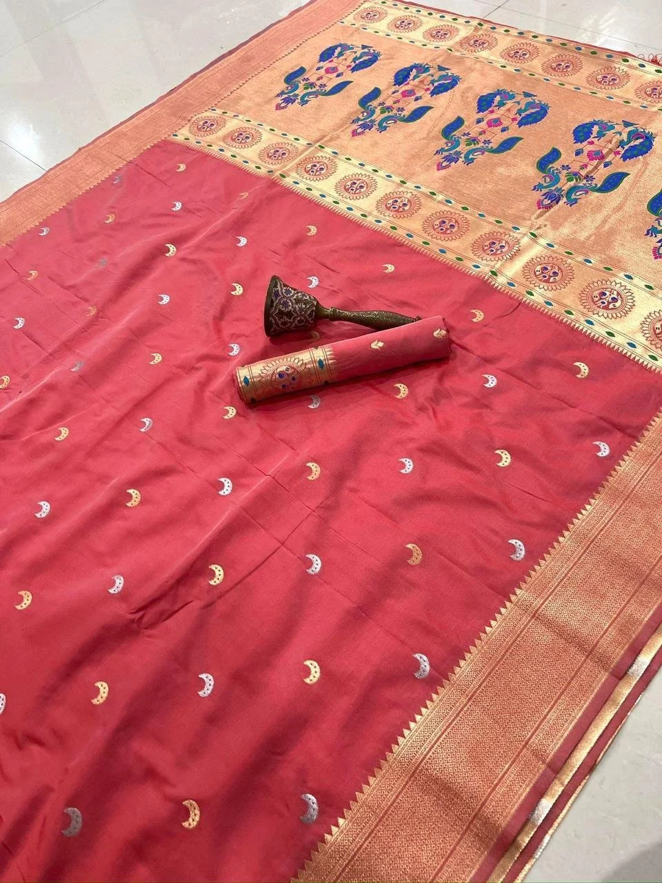 A1099 - 50 Chandrakor Paithani sale (2).JPG