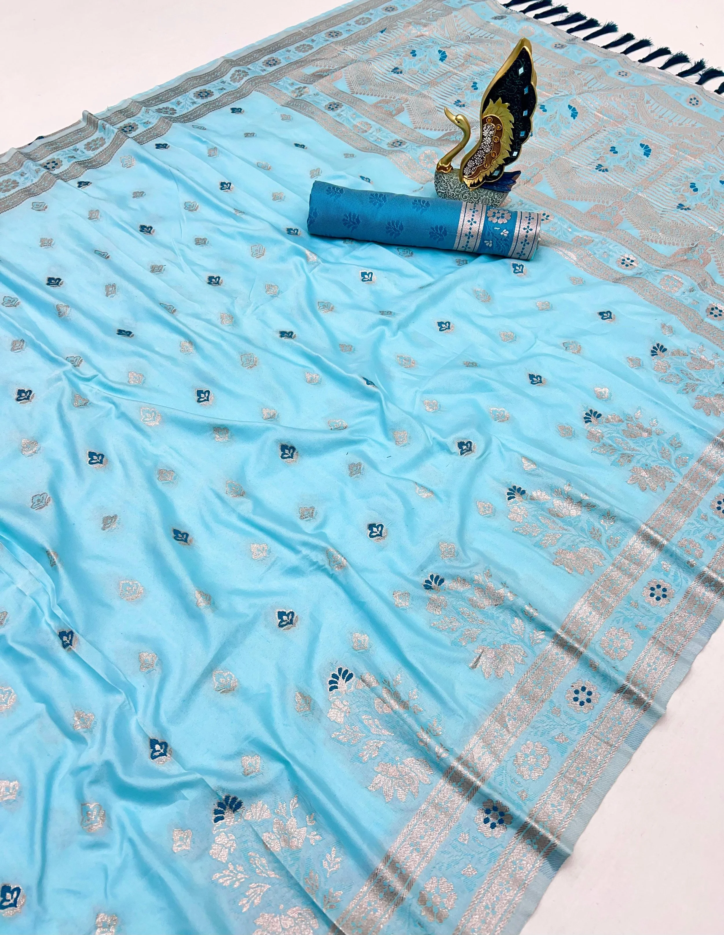 A1046 - 50 Laxmi Paithani.JPG