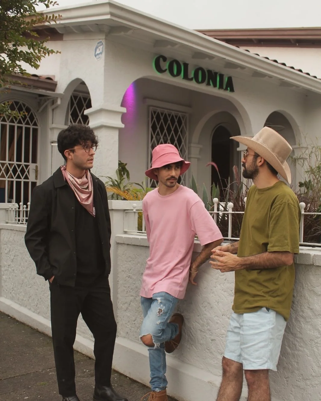 Qui&eacute;n nos acompa&ntilde;a al Pop Up de este fin de semana? 🧚🏽&zwj;♀️ Van a haber muchas actividades lindas y mucho muchoo arteee ‼️

📸- @luisafev para @topic.experience ✨