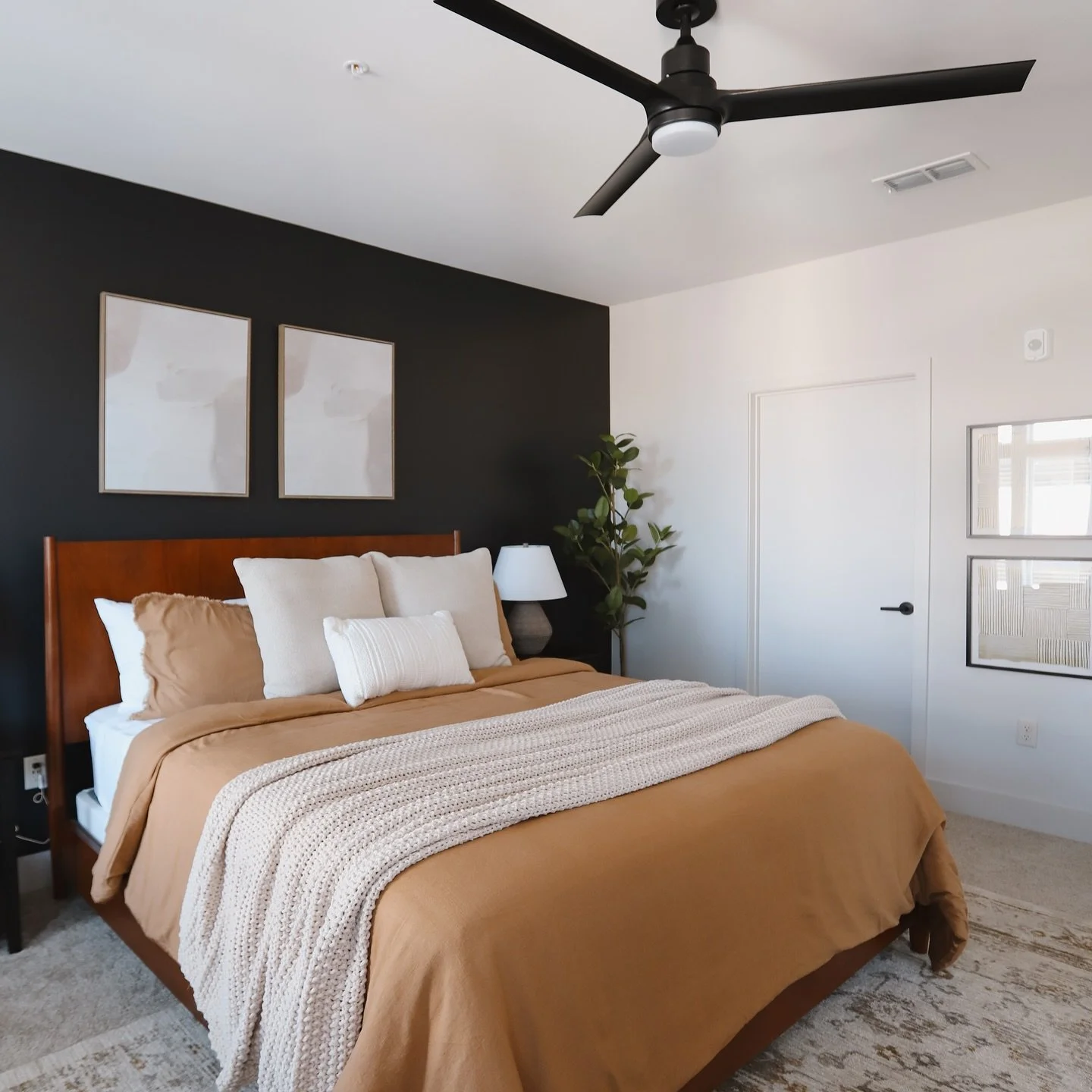 So cozy. So chic. So absolutely perfect! Revisiting one of our favorite projects for this family of 5! Gather some inspiration for your own home through the link in bio! 

Oh and we have good news for you: our Cyber Monday sale is extended! Get 25% y