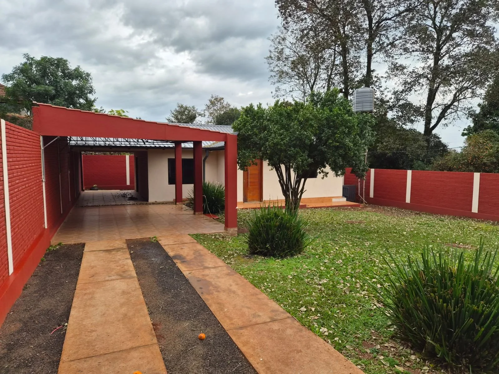 Charmante woning met ruime garage op perceel van 405 m²