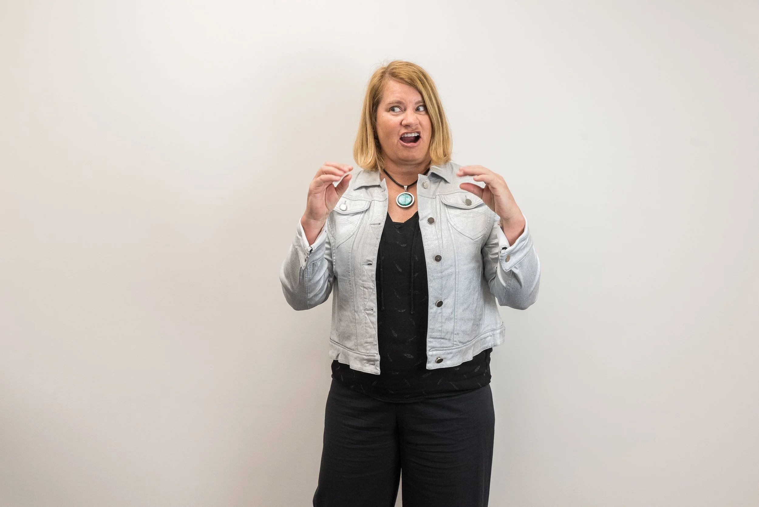 Mel Rowsell teaching leaders how to shift from ignore or go to war into the explore mindset during difficult conversations