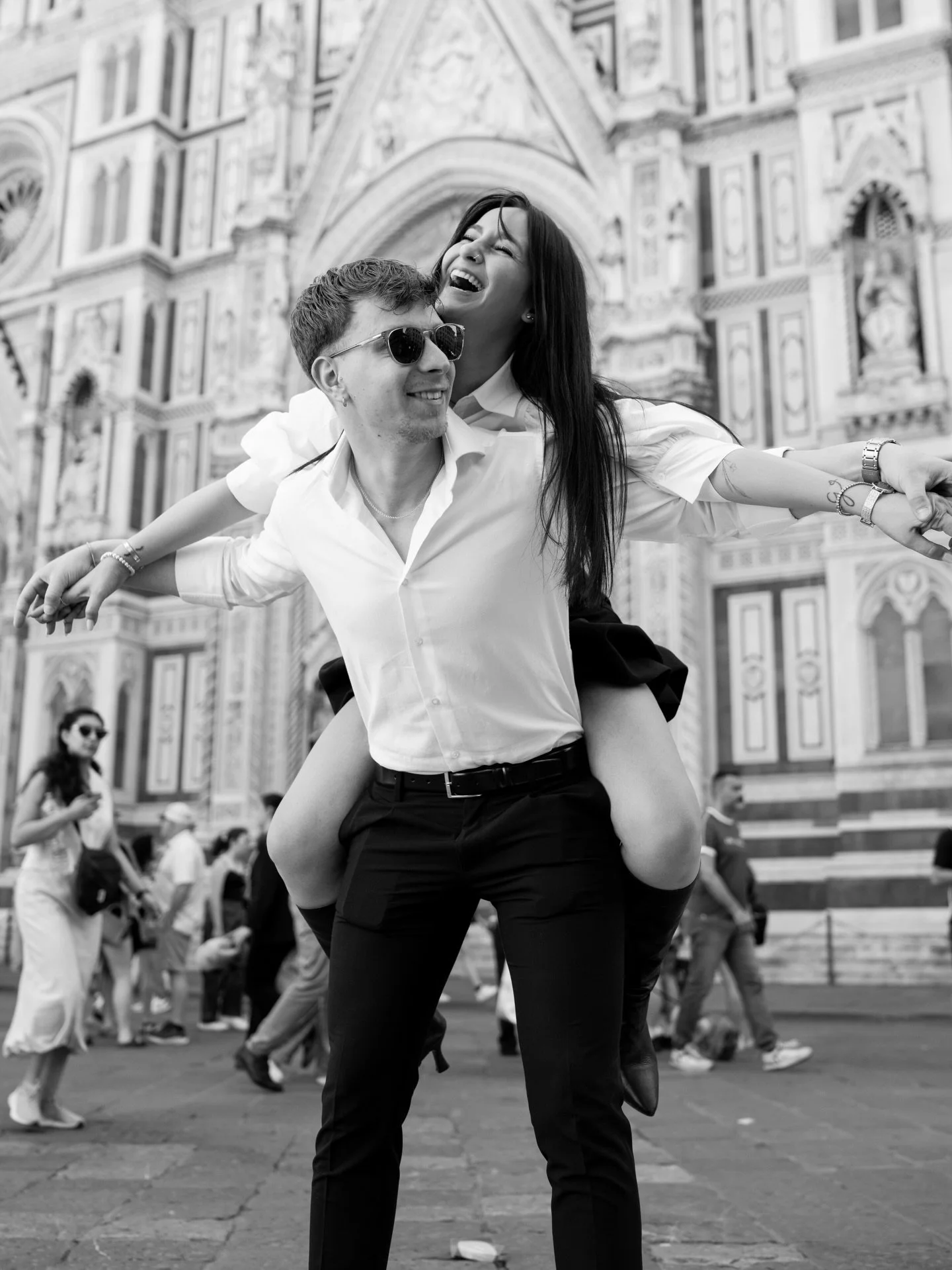 Ci sono coppie che, dal primo istante, ti fanno capire quanto sia bello fotografare l&rsquo;amore ❤️

Questo shooting fotografico in centro a Firenze &egrave; stato un piccolo viaggio tra vicoli, risate e complicit&agrave; che traspare in ogni scatto
