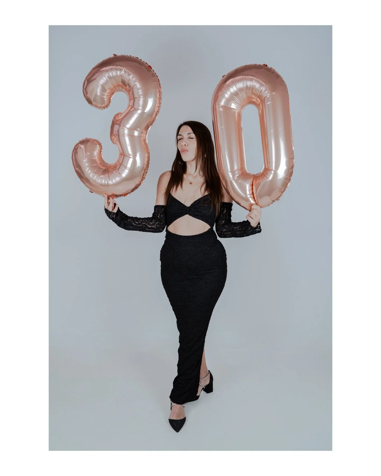 @veronica.bardazzi &egrave; venuta da me per celebrare un momento speciale: i suoi 30 anni 
Amo quando mi rendete parte di questi passaggi di vita cos&igrave; importanti, quelli che meritano di essere ricordati con leggerezza e bellezza.

Insieme abb