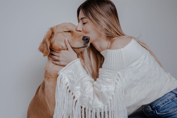 Ritratto in studio con il proprio cane, foto di Matilde Rindi, fotografa a Prato