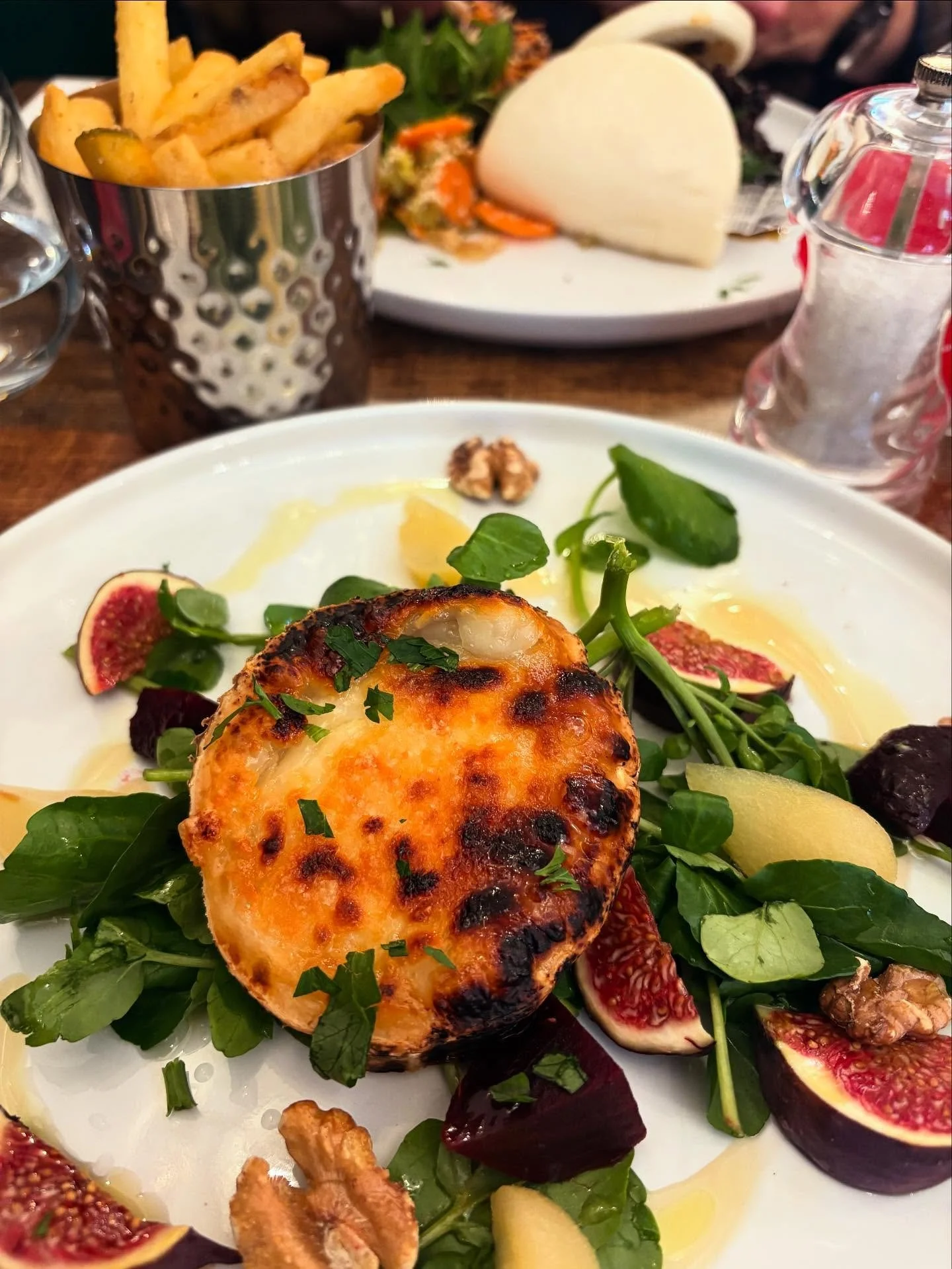 Had an absolutely delicious lunch at @bridge42restaurant today! Stunning food, fabulous coffee from @groundeffect_coffee great atmosphere and really lovely staff 🧡 

⭐️⭐️⭐️⭐️⭐️

#whaleybridge #bridge42restaurant #greatrocksdigital #highpeakfood #foo