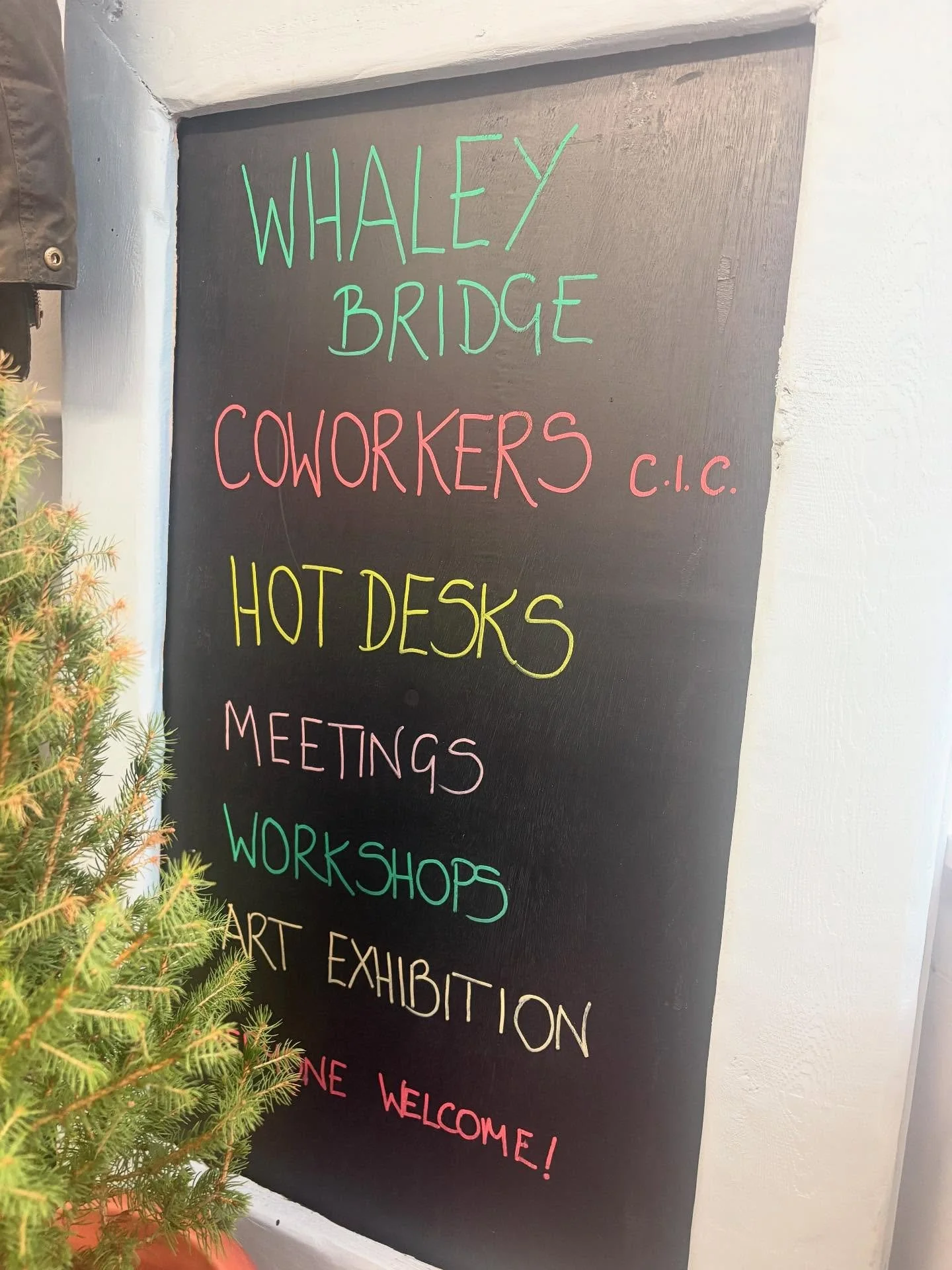 What a great space @whaleybridgecoworkers is 😍 really warm, welcoming &amp; versatile! Go check out their events on their website 😁

#whaleybridge #whaleybridgecoworkers #coworkingspace #greatrocksdigital
