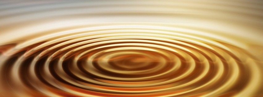 Das Bild zeigt Wellen in goldener Farbe