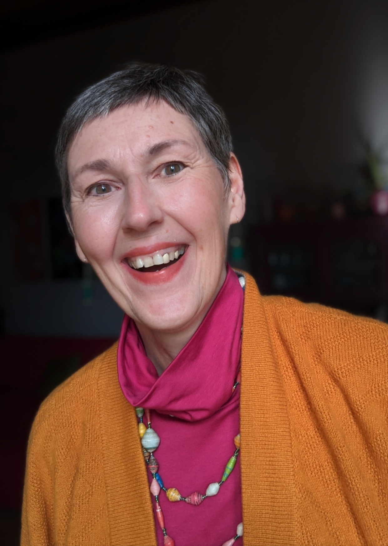 Annette Isenbart lachend Portrait