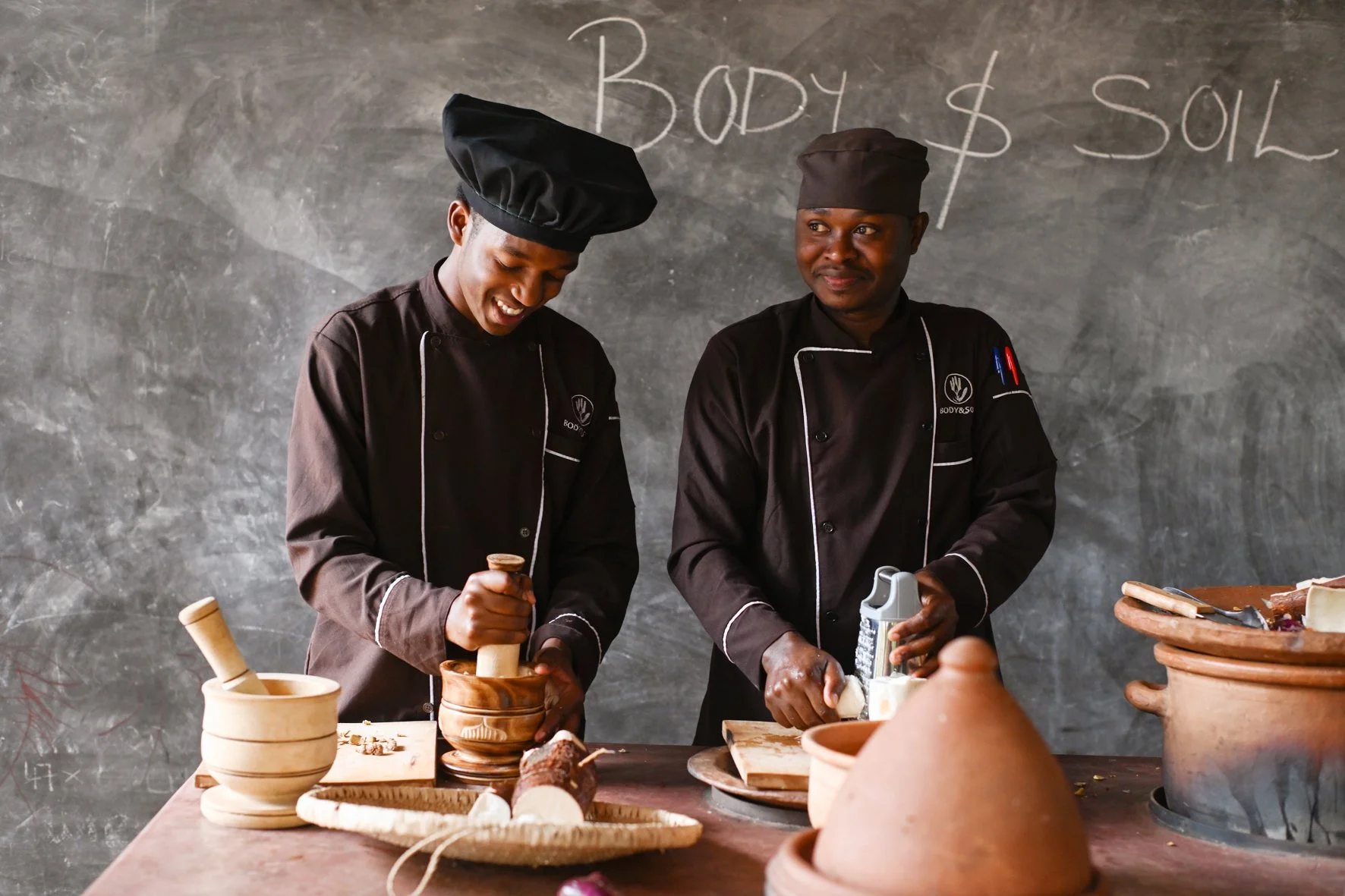 BODY&SOIL chefs Clinton and Bonny preparing our VePa-Mix