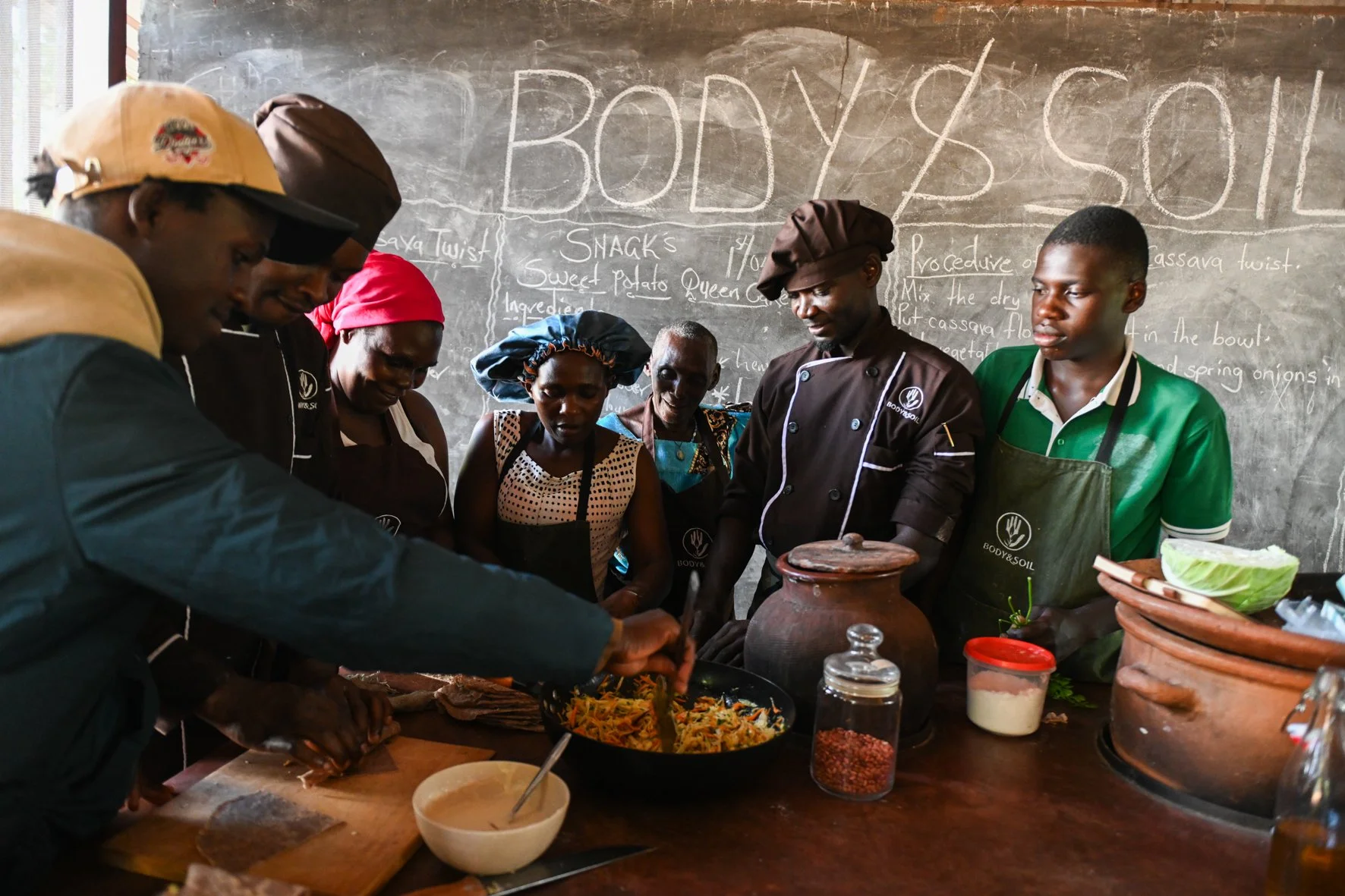 Street Vendors learn from BODY&SOIL chefs how to prepare new and healthy dishes to sell.