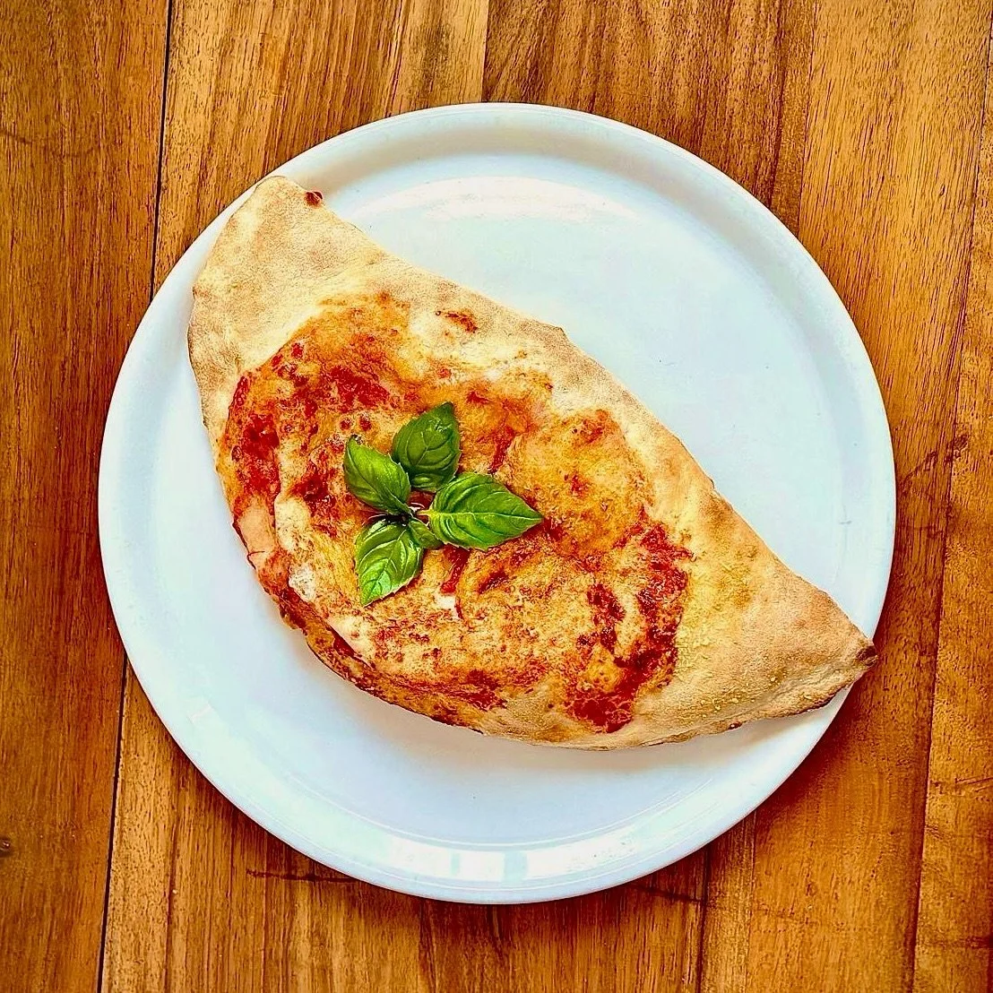 Happiness folded in every bite. 🥰 Freshly baked calzone, crafted with love and served hot! 🍕✨&rdquo;

#PizzaLovers #FulminePizza #CalzonePerfection