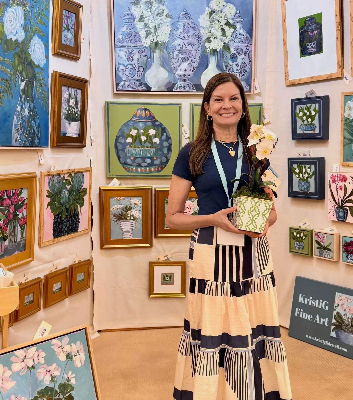 👋🏼 Hello @wesleyanartistmarket !It&rsquo;s a gorgeous day to shop for some beautiful art! 🖼️ 

It&rsquo;s so inspiring to be surrounded by other creatives and different types of artwork! All the hours and care spent creating everything here is tru