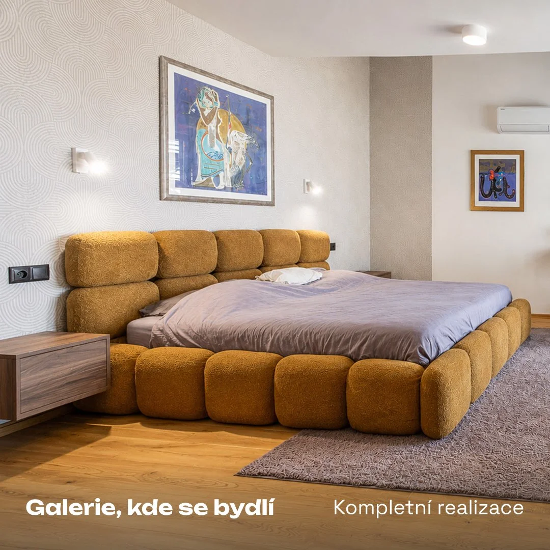 Penthouse Šrámkovka: byt plný barev a obrazů