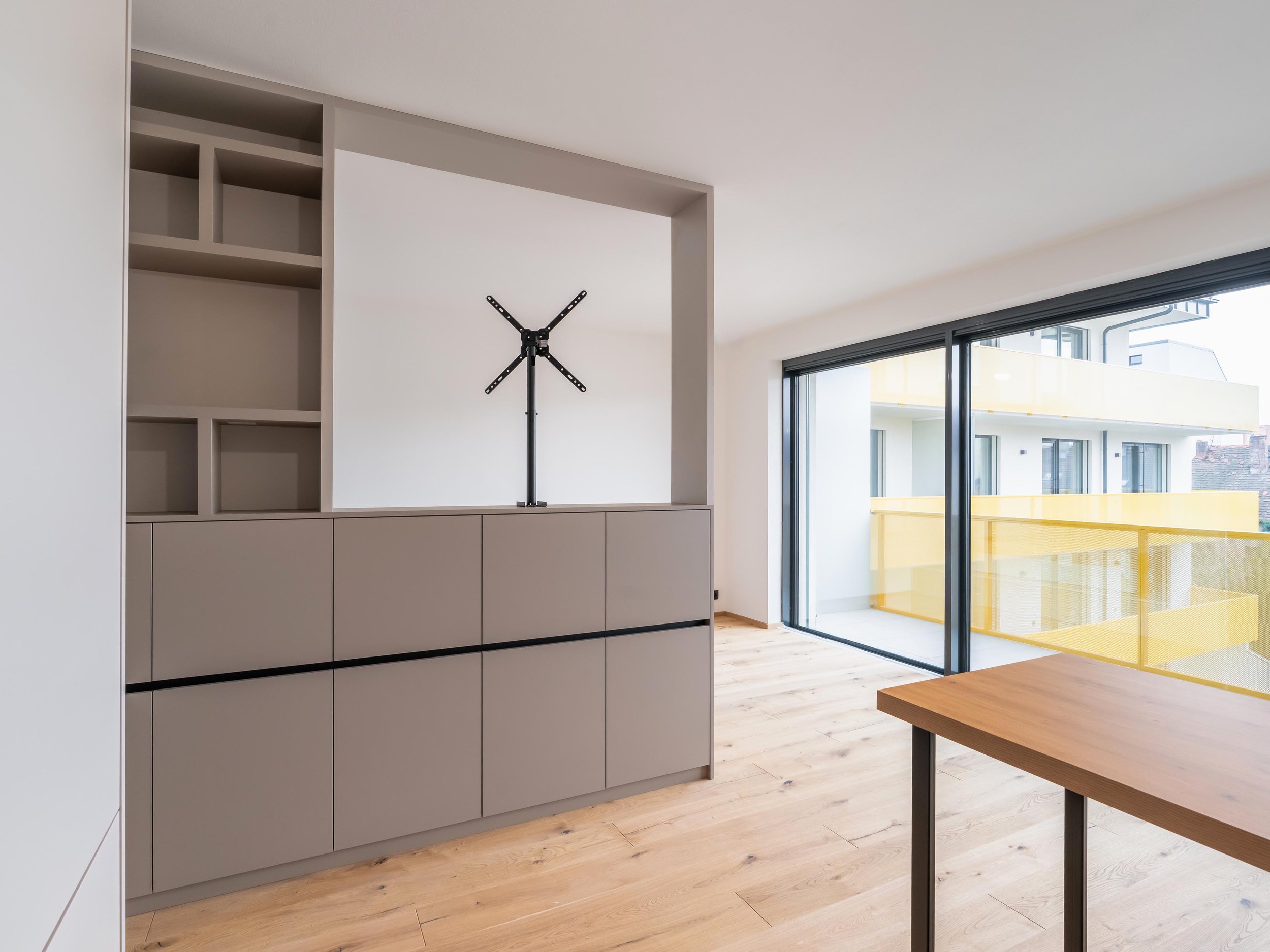 Kuchyně s obývacím pokojem - otevřený prostor s moderním nábytkem na míru