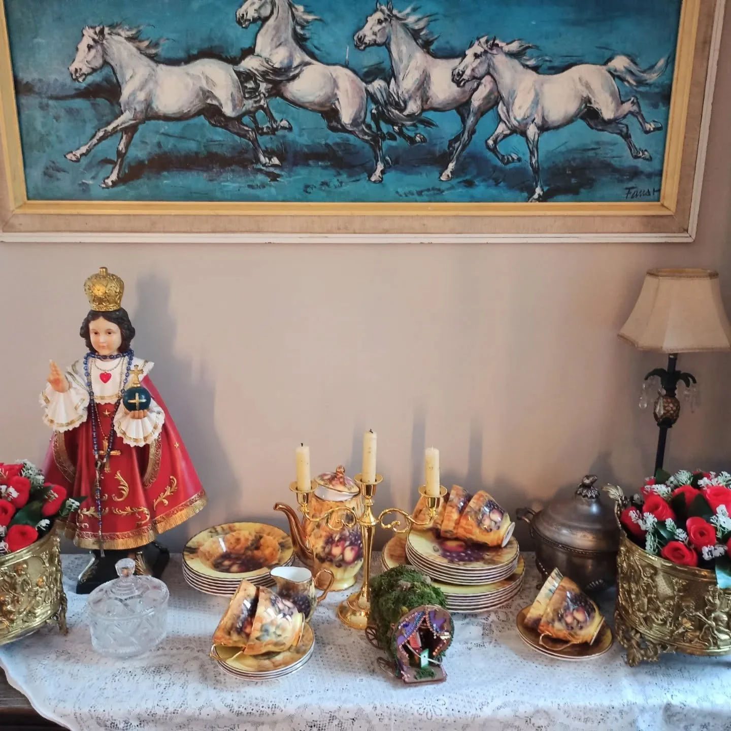 Mountains, a horse and bookshelves aplenty.

'Wild Jill' 2025 a beautiful February focus short with @screenireland 

Directed by @ethandonoghue_film and produced by @joshua_donoghue98 

Production design by @caroliner_designer