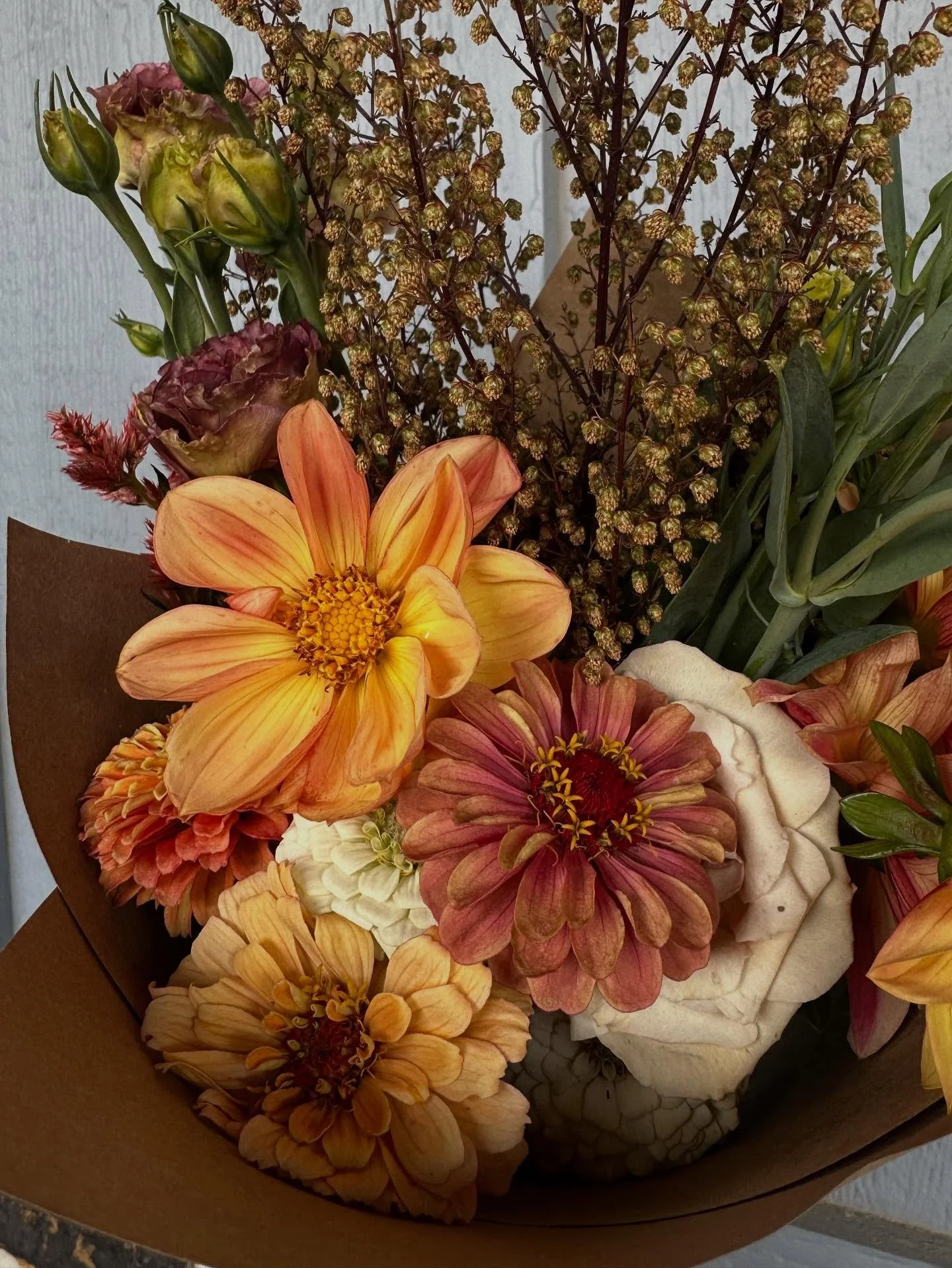 Totally obsessed with the colors right now!! No filters just pure beauty! 

#Cutflowerfarm #locallygrown #flowerfarm #floraldesign #supportlocalfoco #flowerpower #bloomlocal #farmtoflorist #coflower #freshflowers #nocoflowercommunity @eibba #roughcut