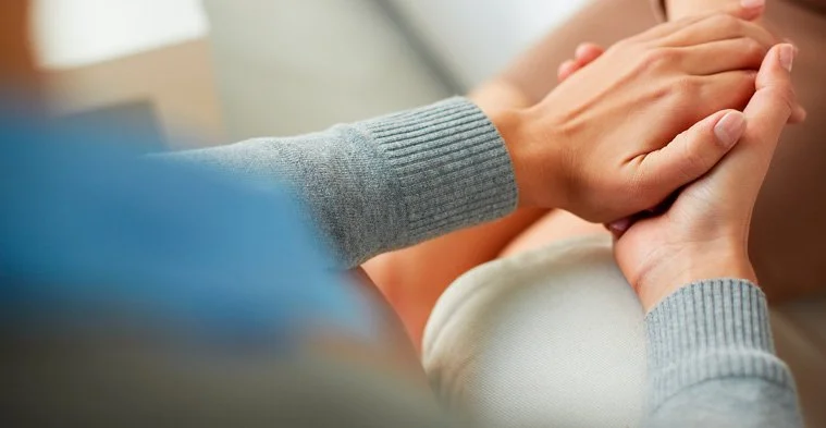 Cuando una madre ya no quiere seguir: hablar de suicidio y maternidad