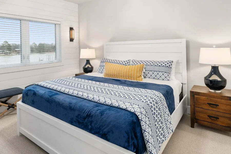 Cedar-Creek-Oasis-bedroom-2.jpg