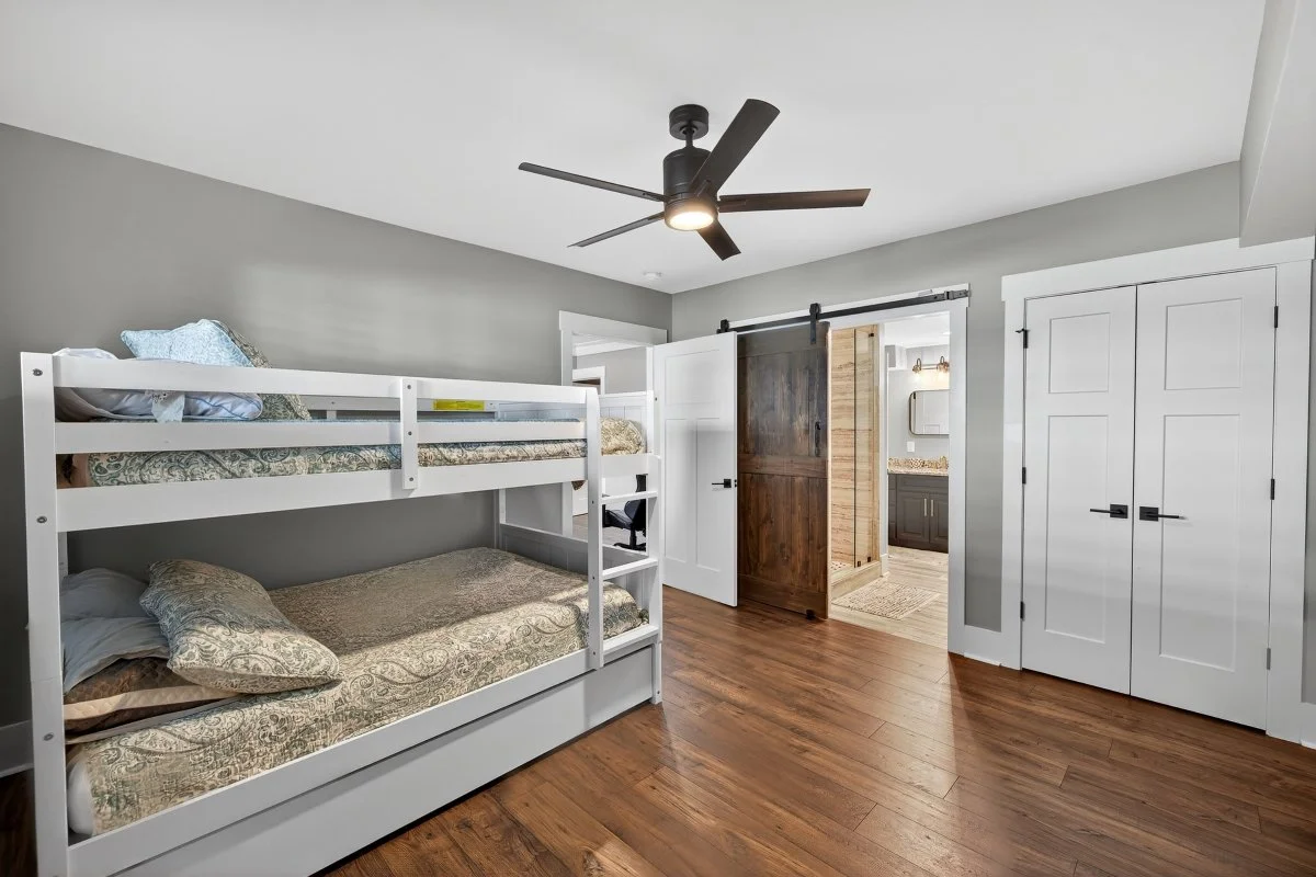 Magnolia-Lakehouse-bedroom6.jpg