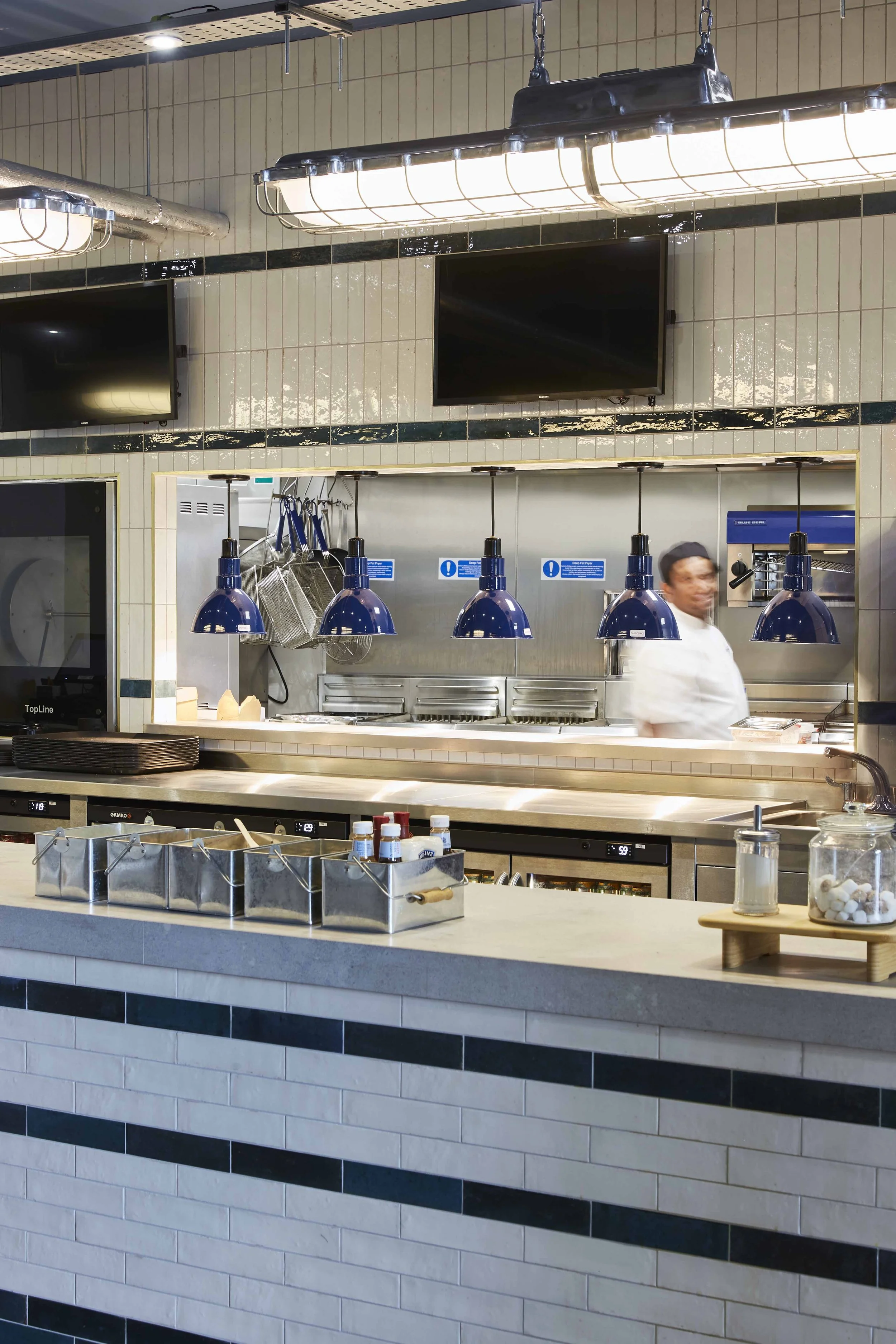 Broomfields Bar_45 sml.jpg