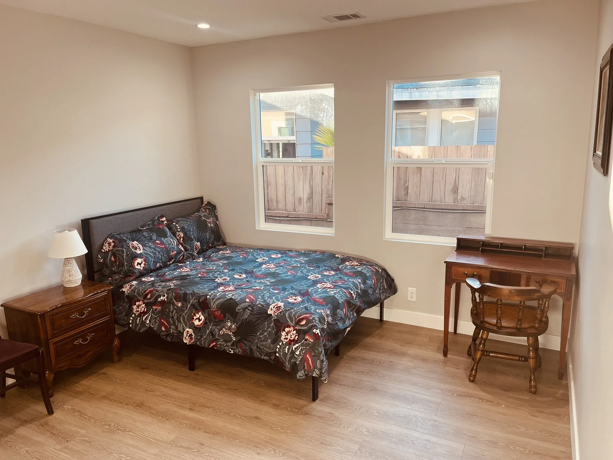 Bedroom 3: Large Single Bedroom with desk and wardrobe (available)