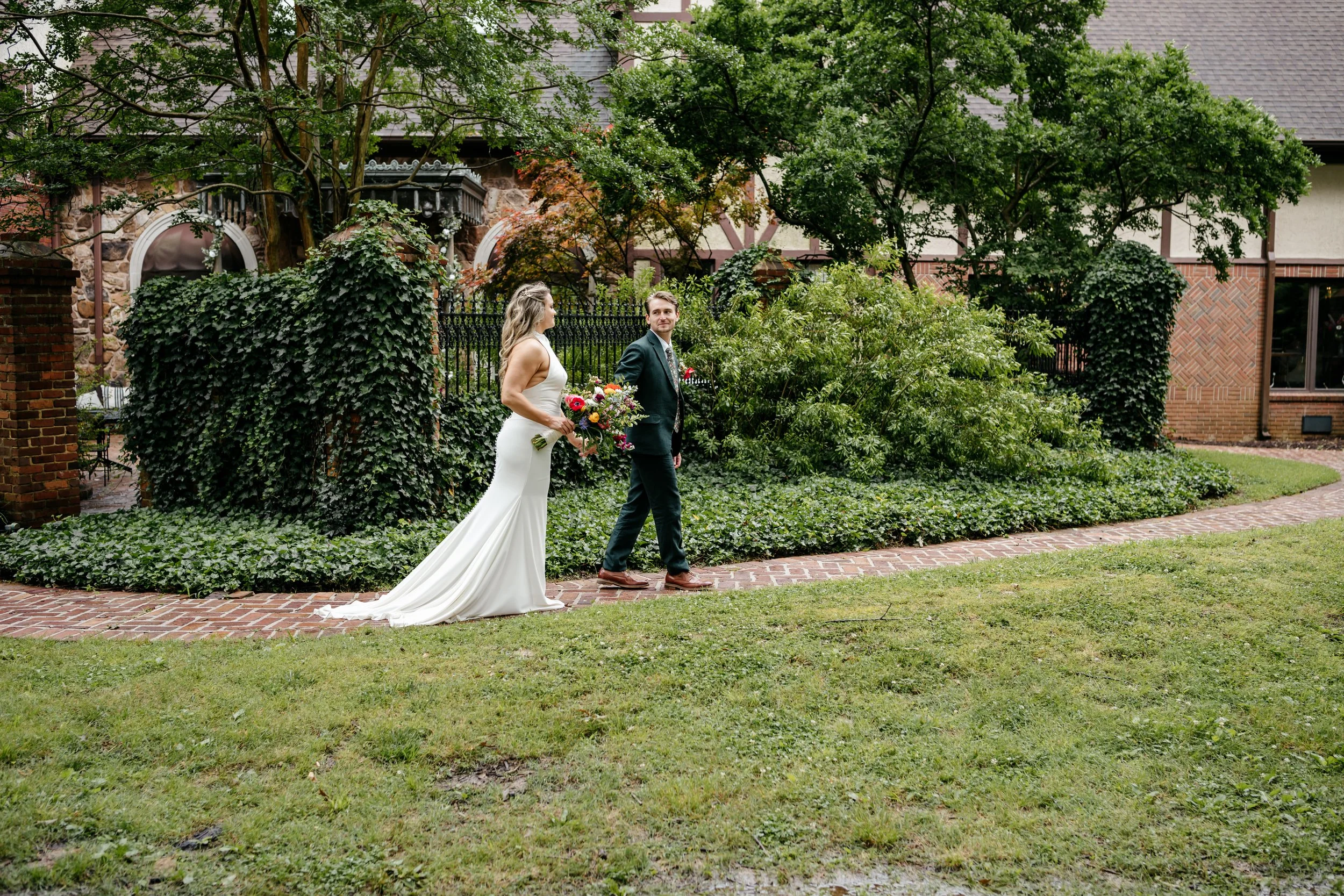 Sustainable Wedding Planning with Vintage Charm in Tennessee