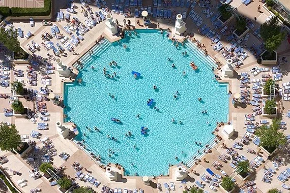 Pool deck with a hand-finished seamless floor