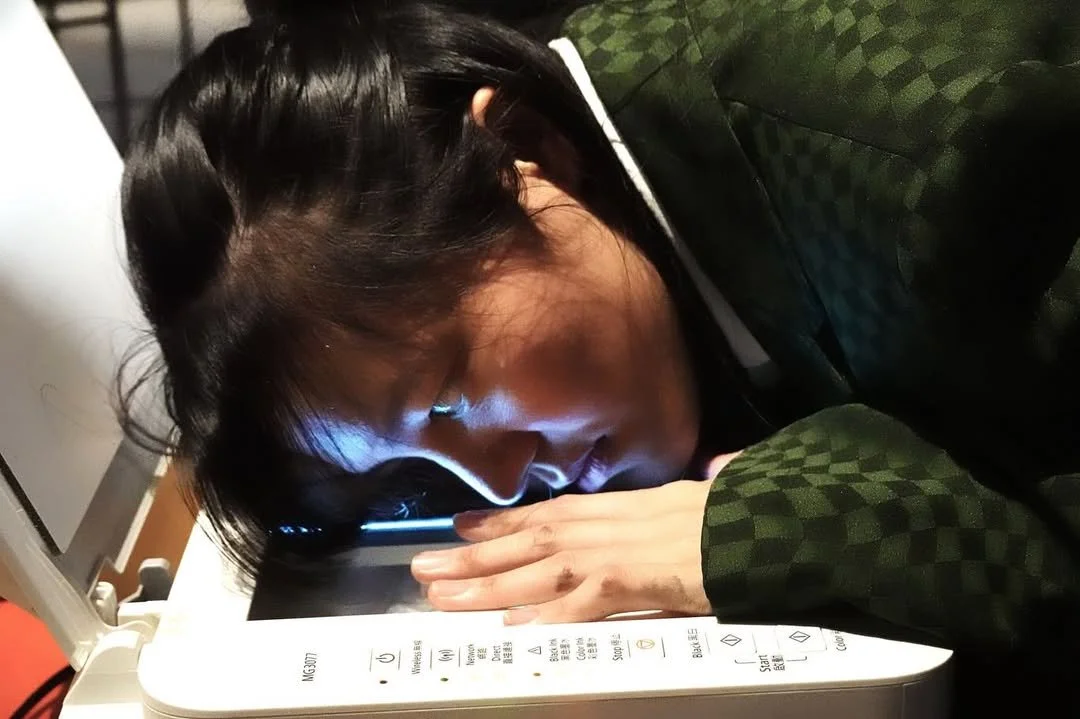 時間在我的臉上相望