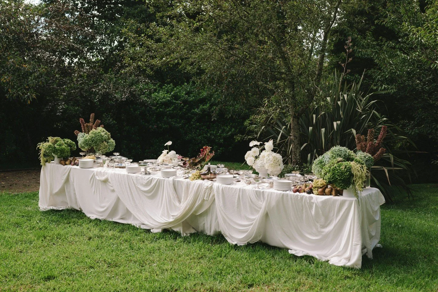 When the mood board becomes the reality. Perfectly picked, placed and designed
 @biancahowes_
@jasoncorrotophoto 
@notjustaprettyflower_