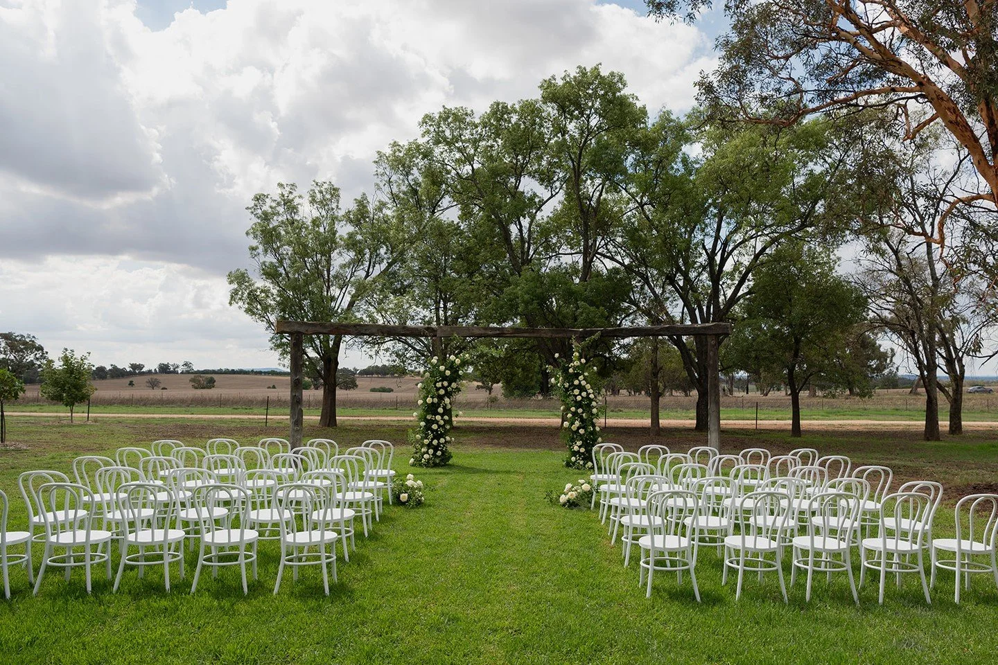 Garden romance for G&amp;S in the most curated gardens of @rawsonpark 

Stunning florals from @blossfloristry