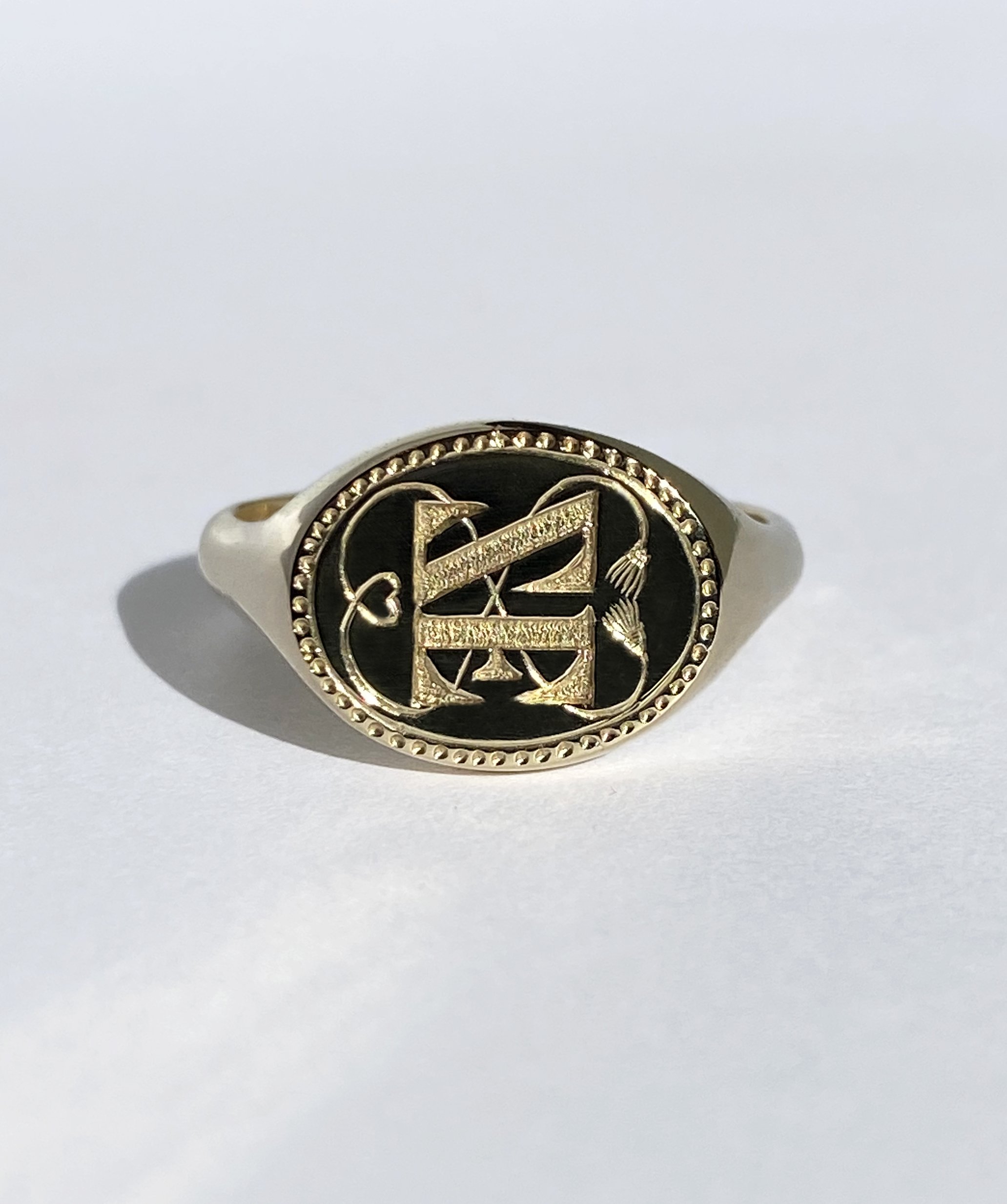 A gold engraved ring as homage to Shakespeare’s wax seal