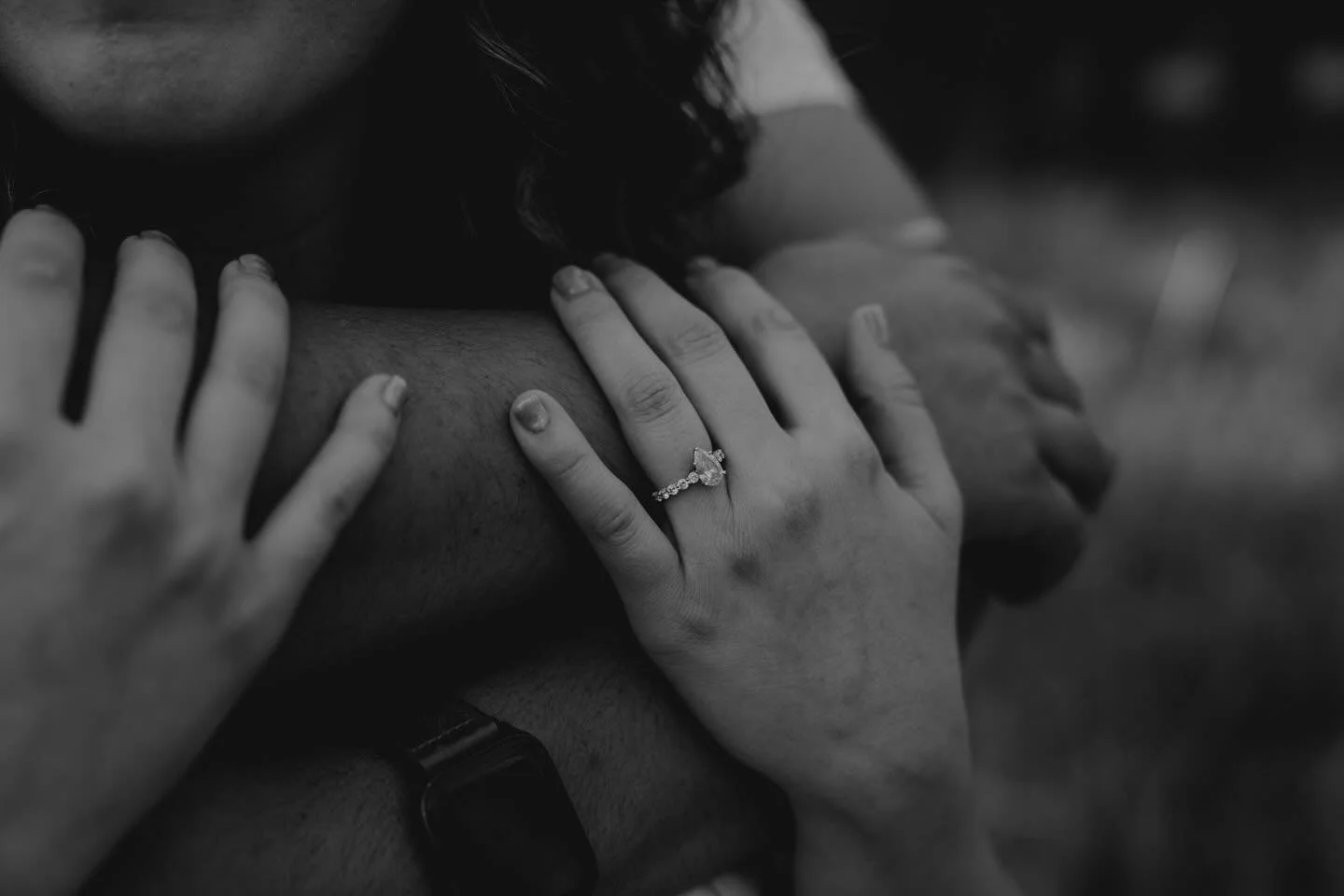 It&rsquo;s all about the simplicity of a b&amp;w detail shot😌💍
.
.
.
I have been filled with gratitude by all the support and love I get from my community. I have the best people in my corner 🥲