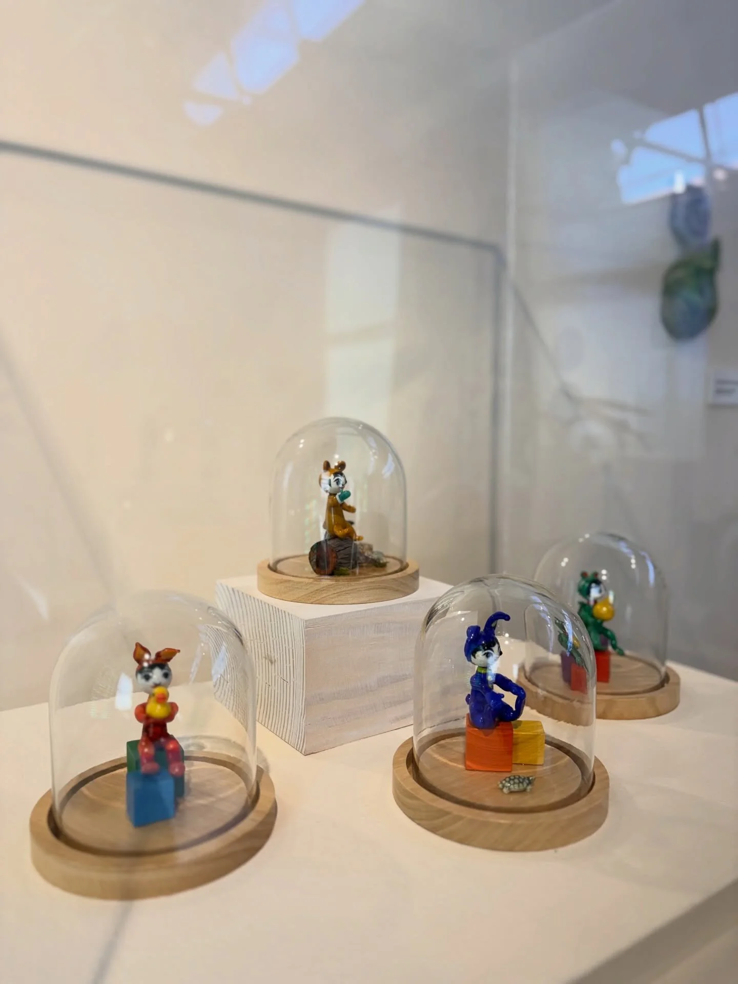 Animal Kids, Kazumi Kobayashi Svenson 

Kazumi specializes in glass blowing of which has bolstered her ability to teach the subject for 18 years in Japan. Over these years, with the help and inspiration of &ldquo;Pa Pa John&rdquo; or John Edward Sven