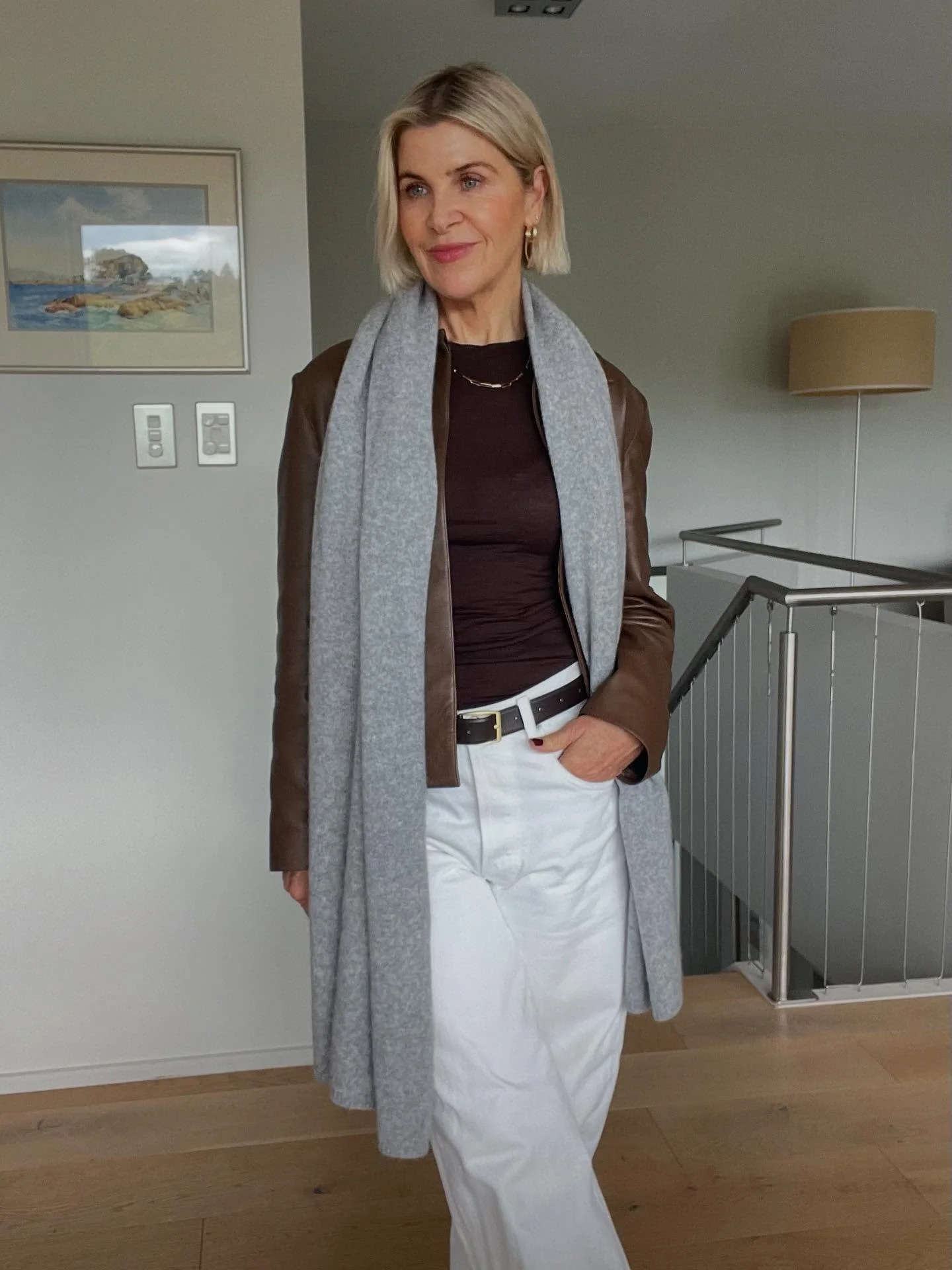 My favourite colour combo! 

White in winter is so fresh. ❄️

Jeans @citizensofhumanity 
Top @rebeofficial 
Jacket @theory__ @_museboutique 
Scarf Cashmere by Amanda
Shoes @tonybianco 

#minimalstyle #personalstyle #cashmerebyamanda #agelessstyle