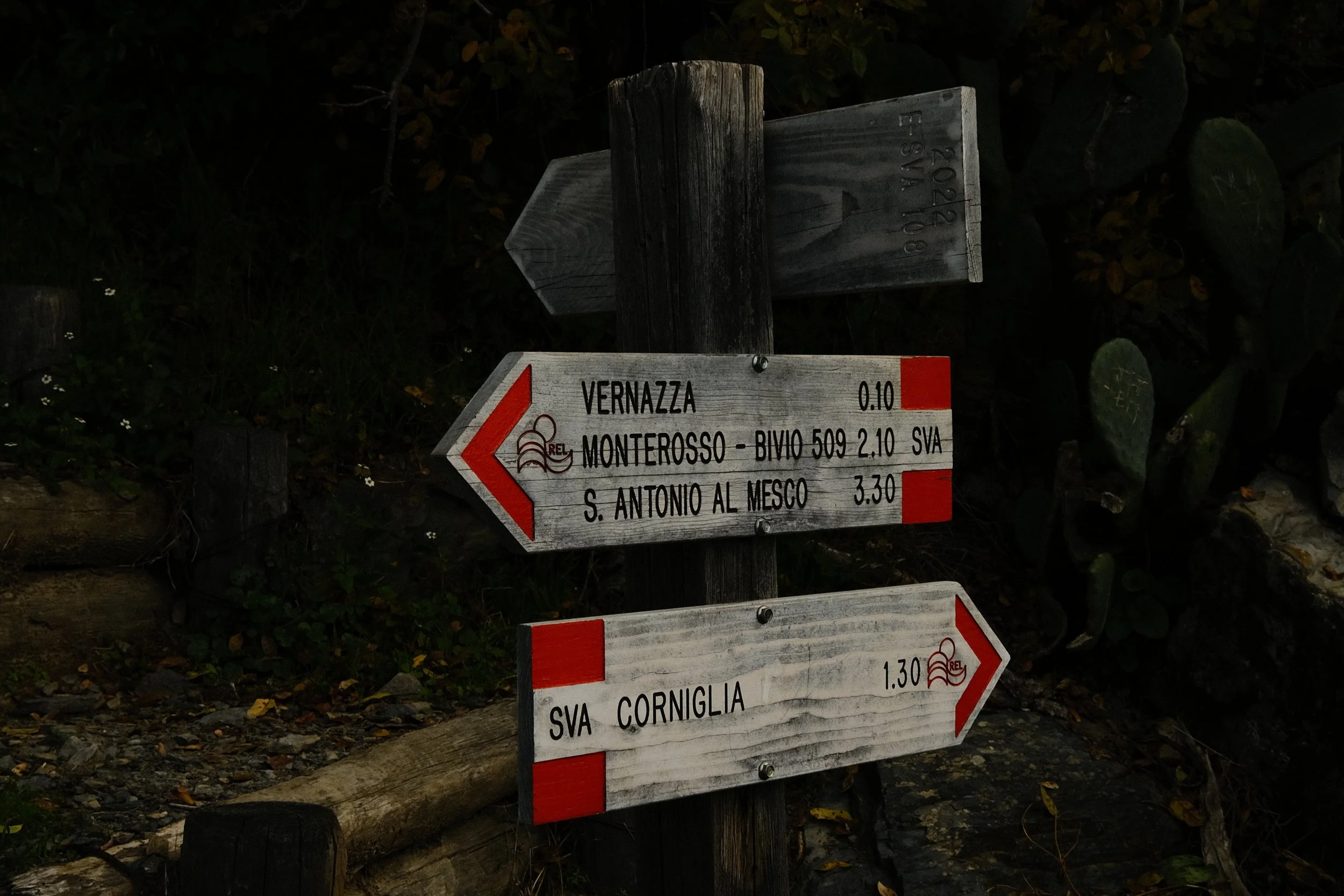 signs in cinque Terre 
