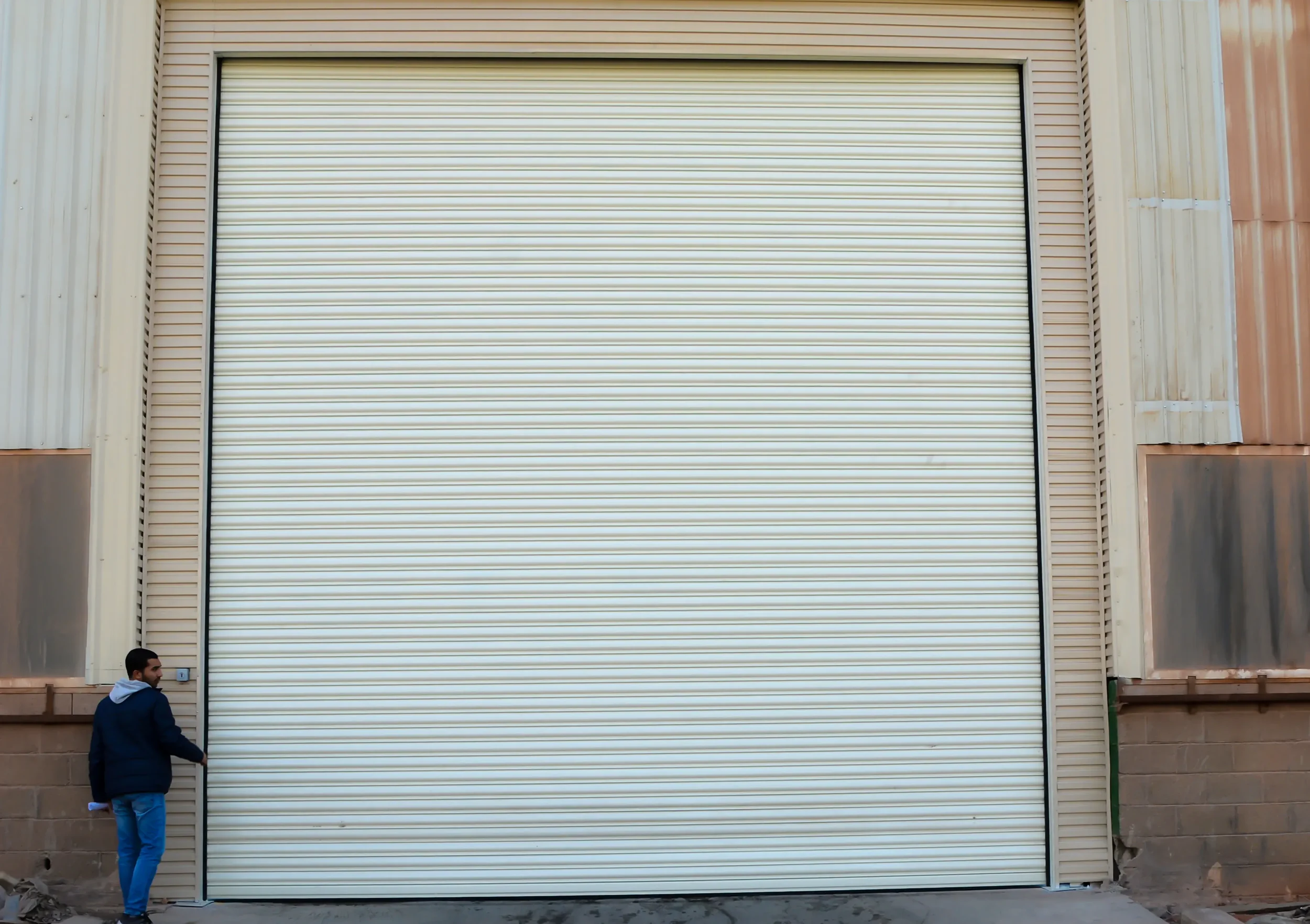 Industrial automatic door solutions tailored for KSA logistics industry (2).webp