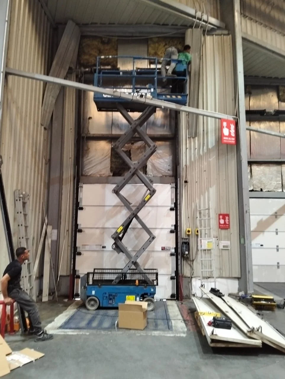 loading dock systems Saudi Arabia.webp