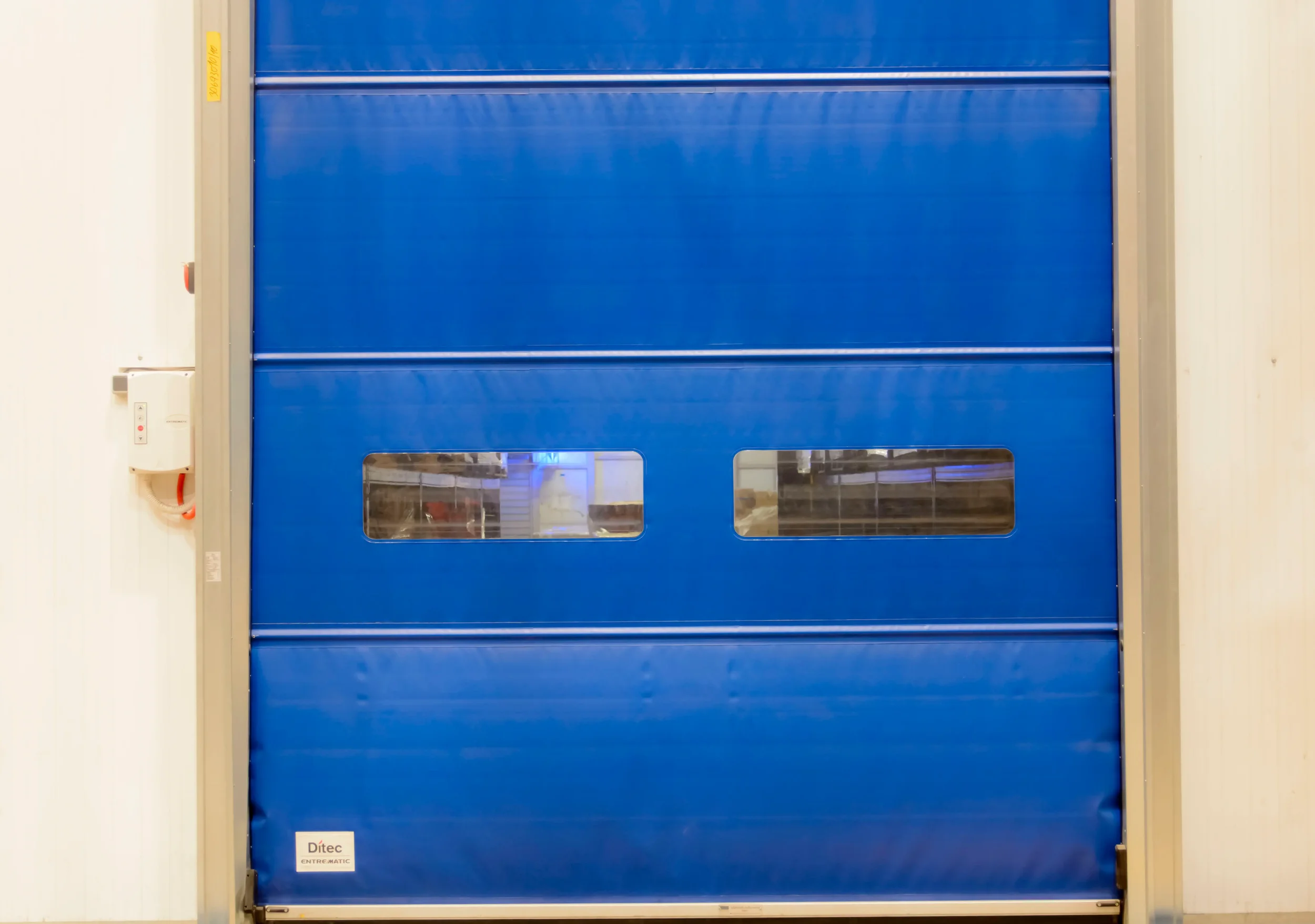 High-performance automatic door for manufacturing plants in Saudi Arabia (5).webp