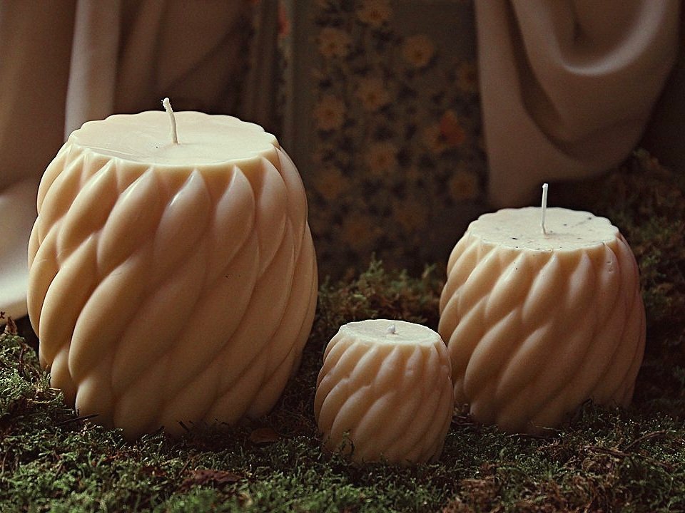 Lumières de Scriptorium, Bougies Artisanales Parfumées, Faites en France, Essences de Grasses, Emballages Écoresponsables