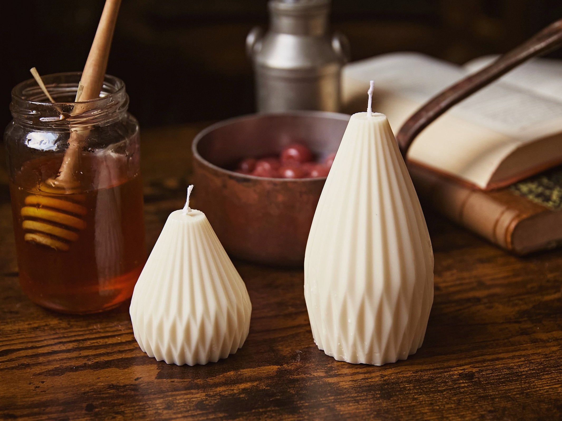 Fruits d'Eden, Lumières de Scriptorium, Bougies Artisanales Parfumées, Faites en France, Essences de Grasses, Emballages Ecoresponsables
