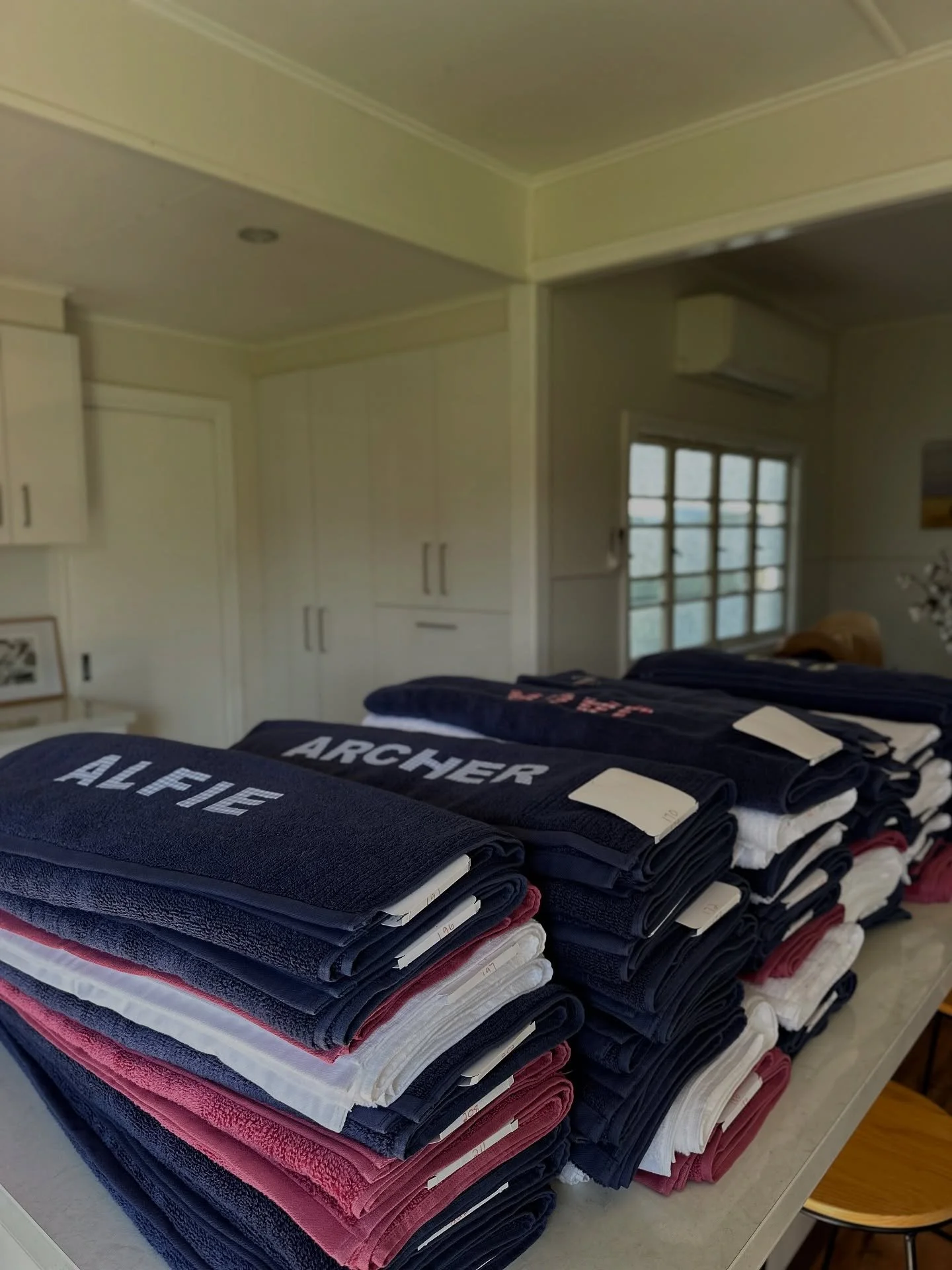 Moments from the past week or two 💛

1. Towels taking over the house 🙈 
2. Wishing I had a storage container 
3. Mum to the rescue 🥰
4. More family to the rescue!
5. My first day of part time work 🎉
6. Pretty stitches 
7. Garden blooming 🌸
8. Ap