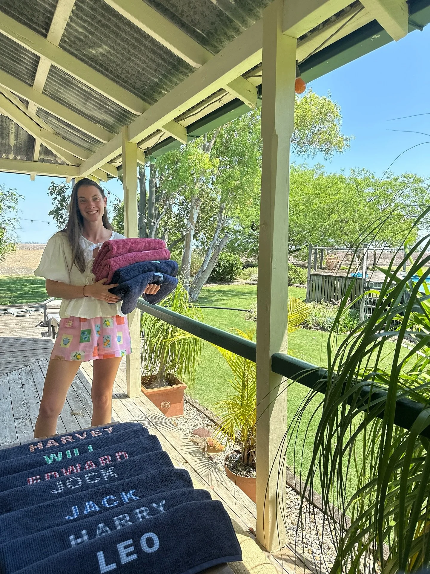 Highlights from the past couple of weeks &amp; October. A very big, crazy, wonderful month! &hearts;️ 

1. Finished sewing over 300 towels 🎉
2. Bringing the garden inside 🌷
3. Finished my study and became a garden designer 👩🏼&zwj;🎓
4. Opened ord