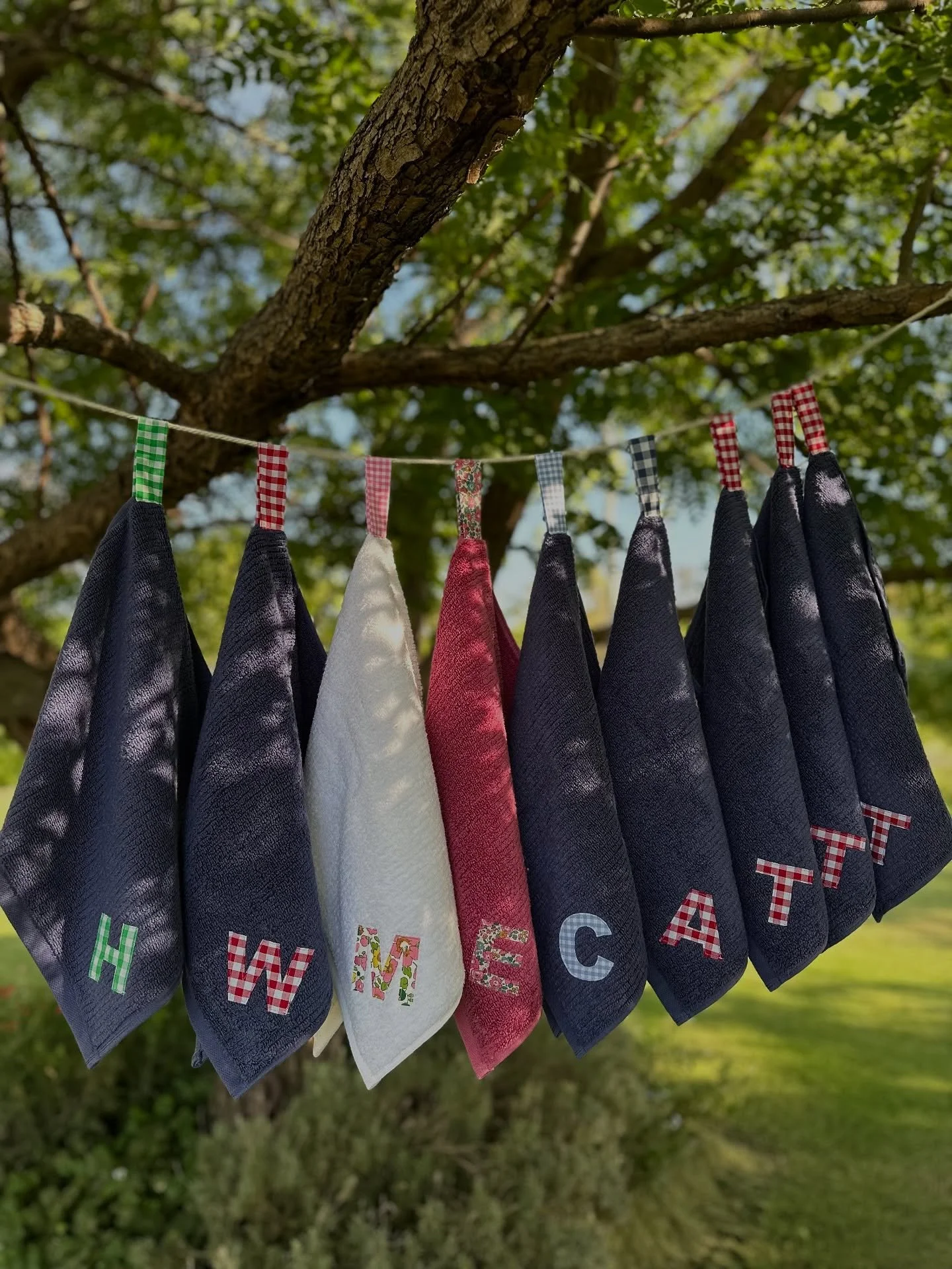 Freshly stitched personalised hand towels ready for their new homes. Most of these are off to Kindy next year to be put to good use by little hands 💛

#homesoil #personalised #gingham #liberty #buyfromthebush #personalisedgift