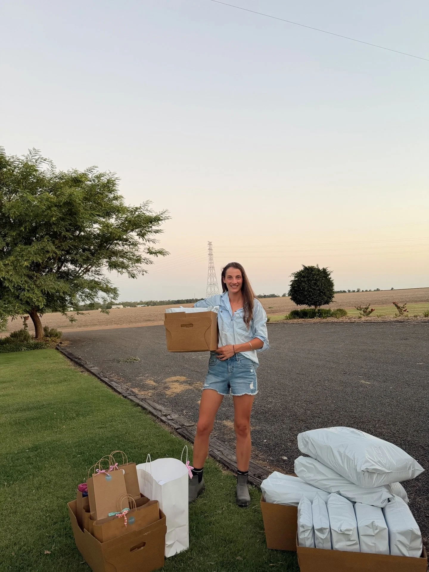 Kicking off the year with a very jam-packed January! With just over 150 towels sewn, it sure has been a big month. Feeling so grateful for the busy days doing what I love, the quiet moments at home and the time spent with friends &amp; family 🤍 I&rs