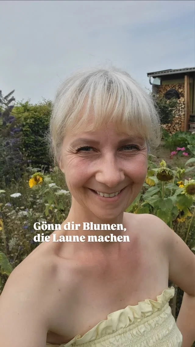 Gute Laune für dich, neuer Glanz für dein Zuhause!
Gönnn dir Blumen, die bleiben
♡ Inken ♡
www.inkenweinzweigart.de
#FloraleKunst #KunstzumAnfassen #Eventkunst #Blütenkunst #Artlovers #InteriorKunst #PaintingFlowers#Garten #F